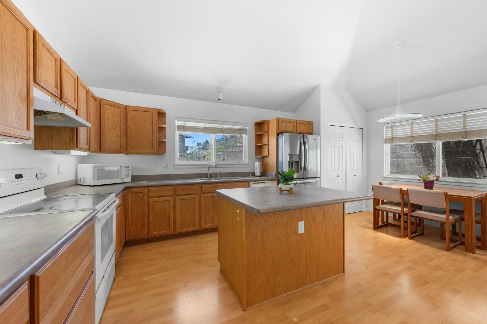 1353  Kakae Pl , Wailuku home - photo 17 of 50