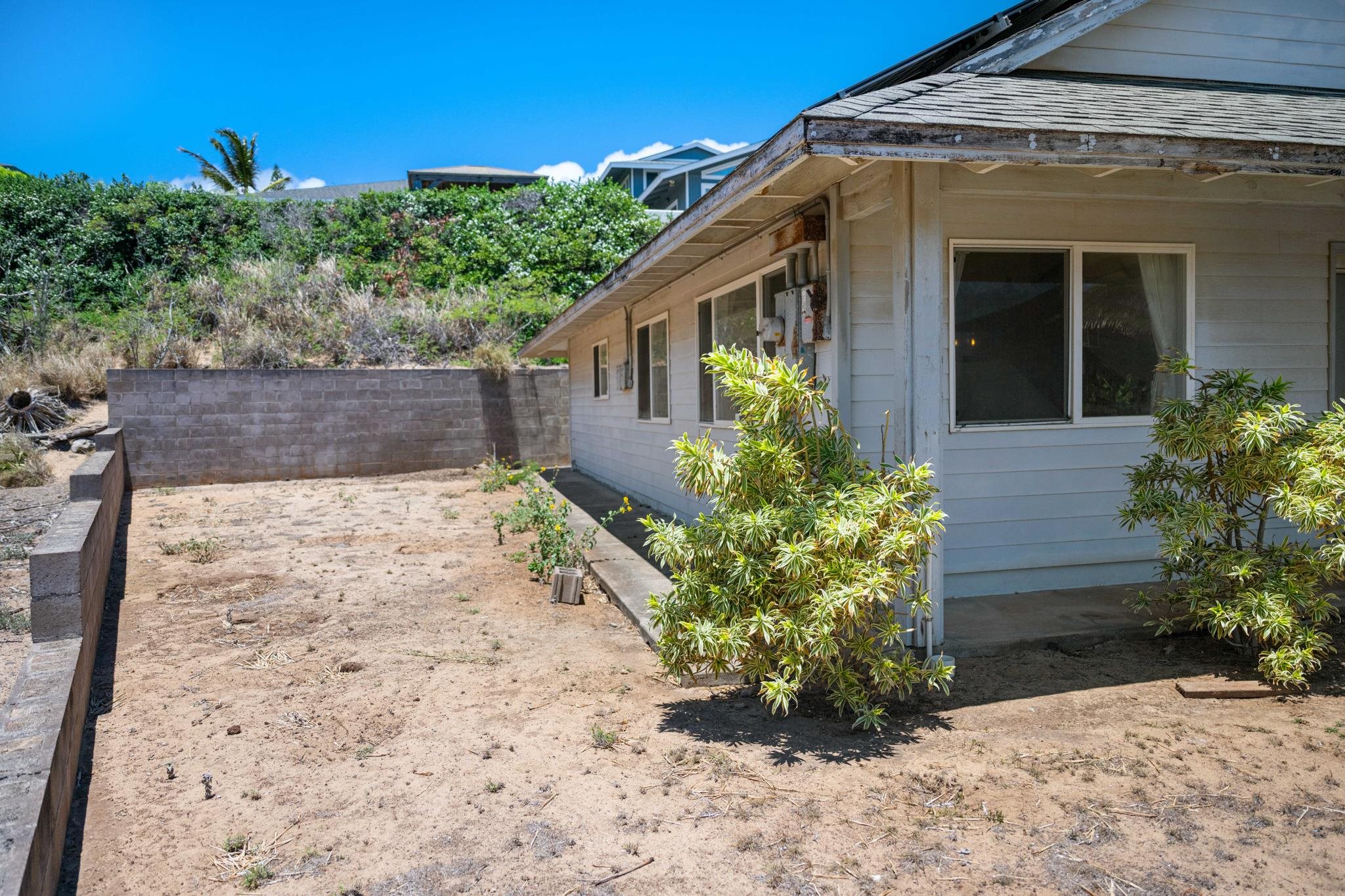 1353  Kakae Pl , Wailuku home - photo 41 of 50