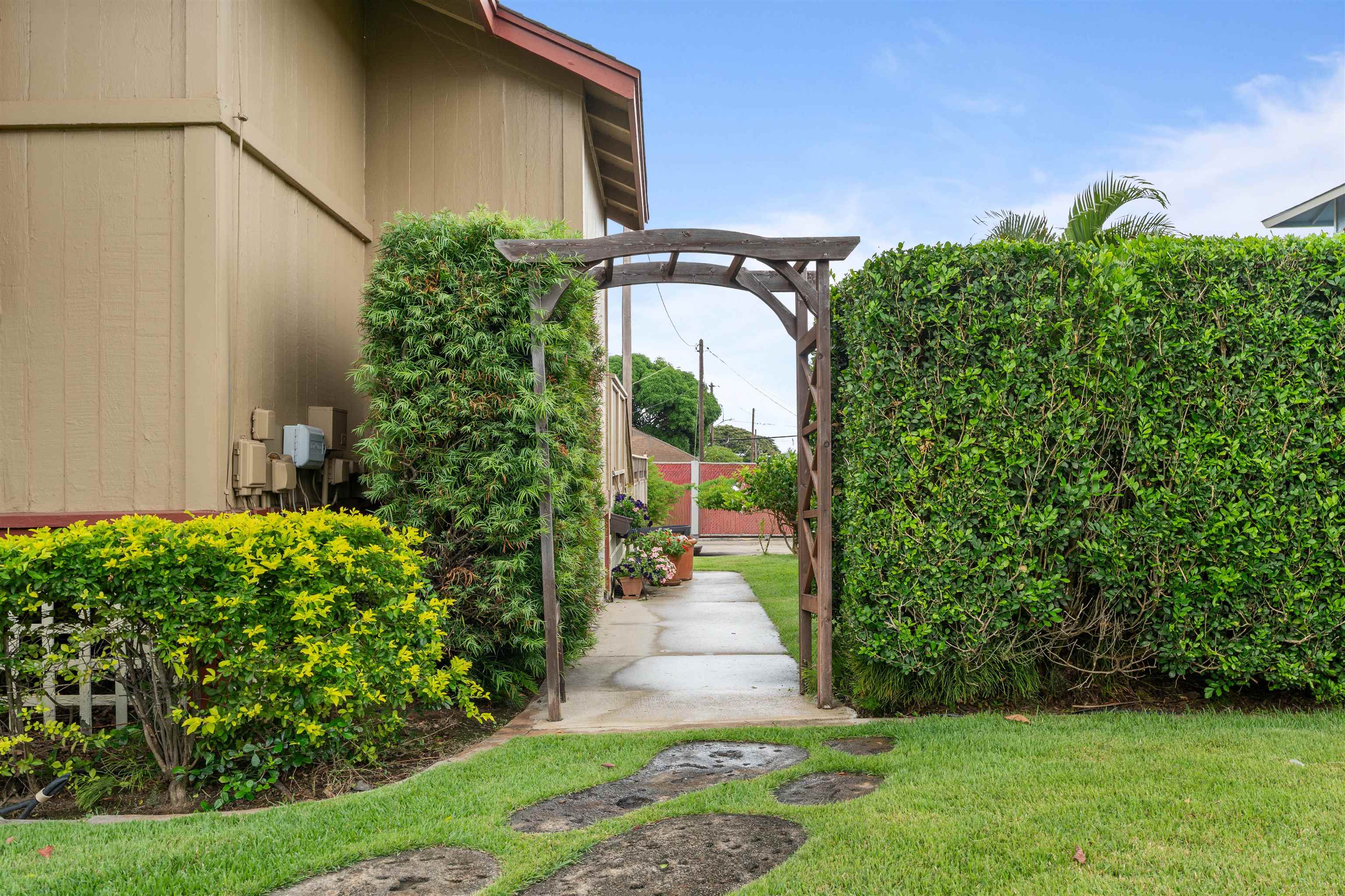 136  Kaniela St , Wailuku home - photo 4 of 31