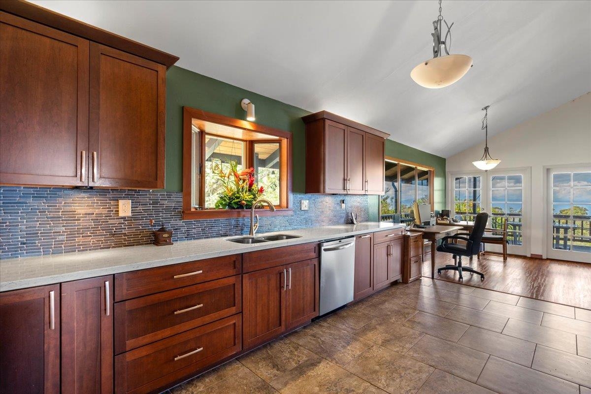 1365  Piiholo Rd , Makawao/Olinda/Haliimaile home - photo 13 of 39