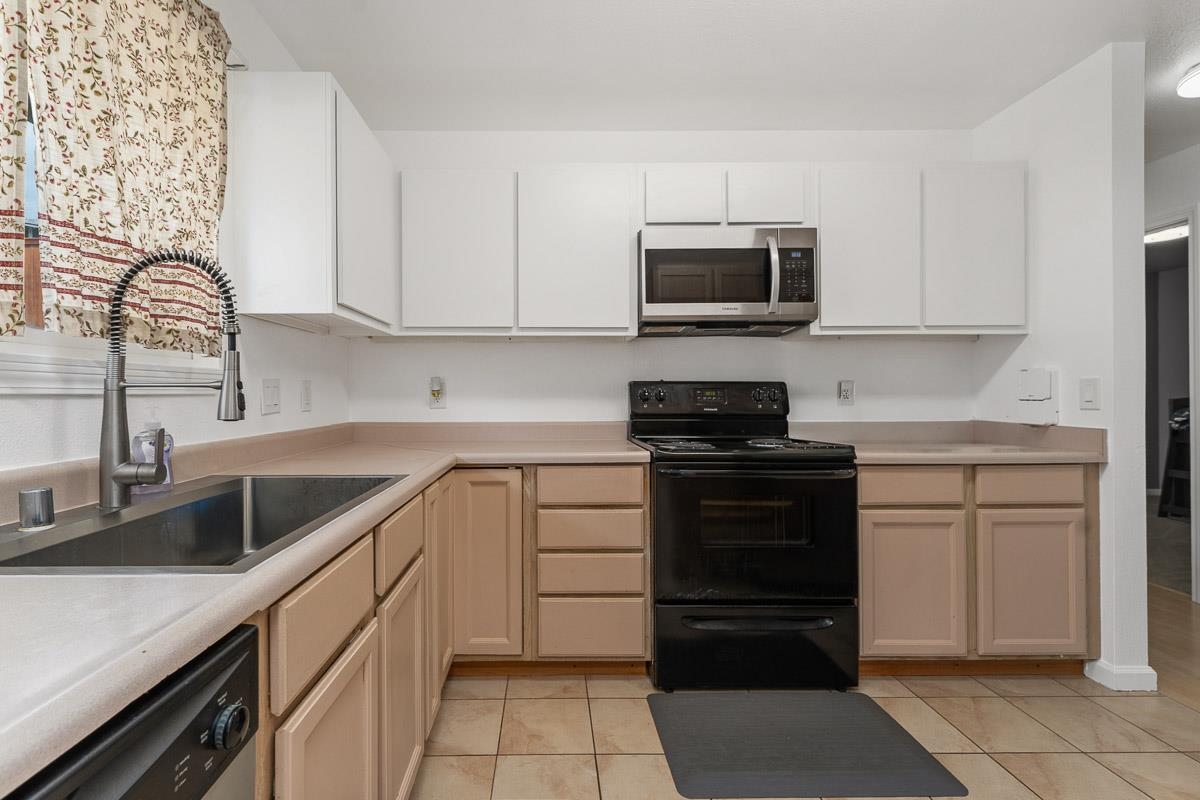 1366  Kawika St Waikapu, Wailuku home - photo 10 of 36