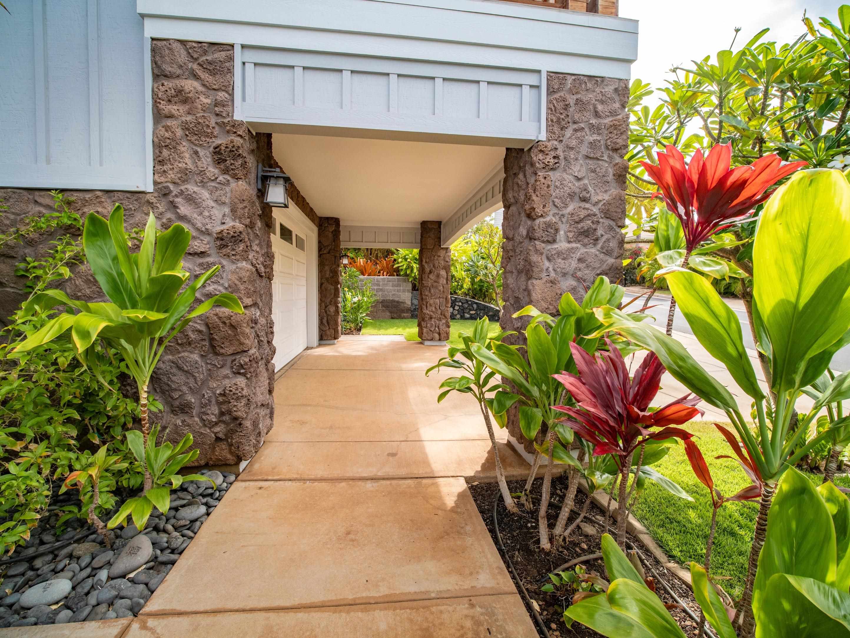 137  Hoohale St , Kihei home - photo 6 of 42