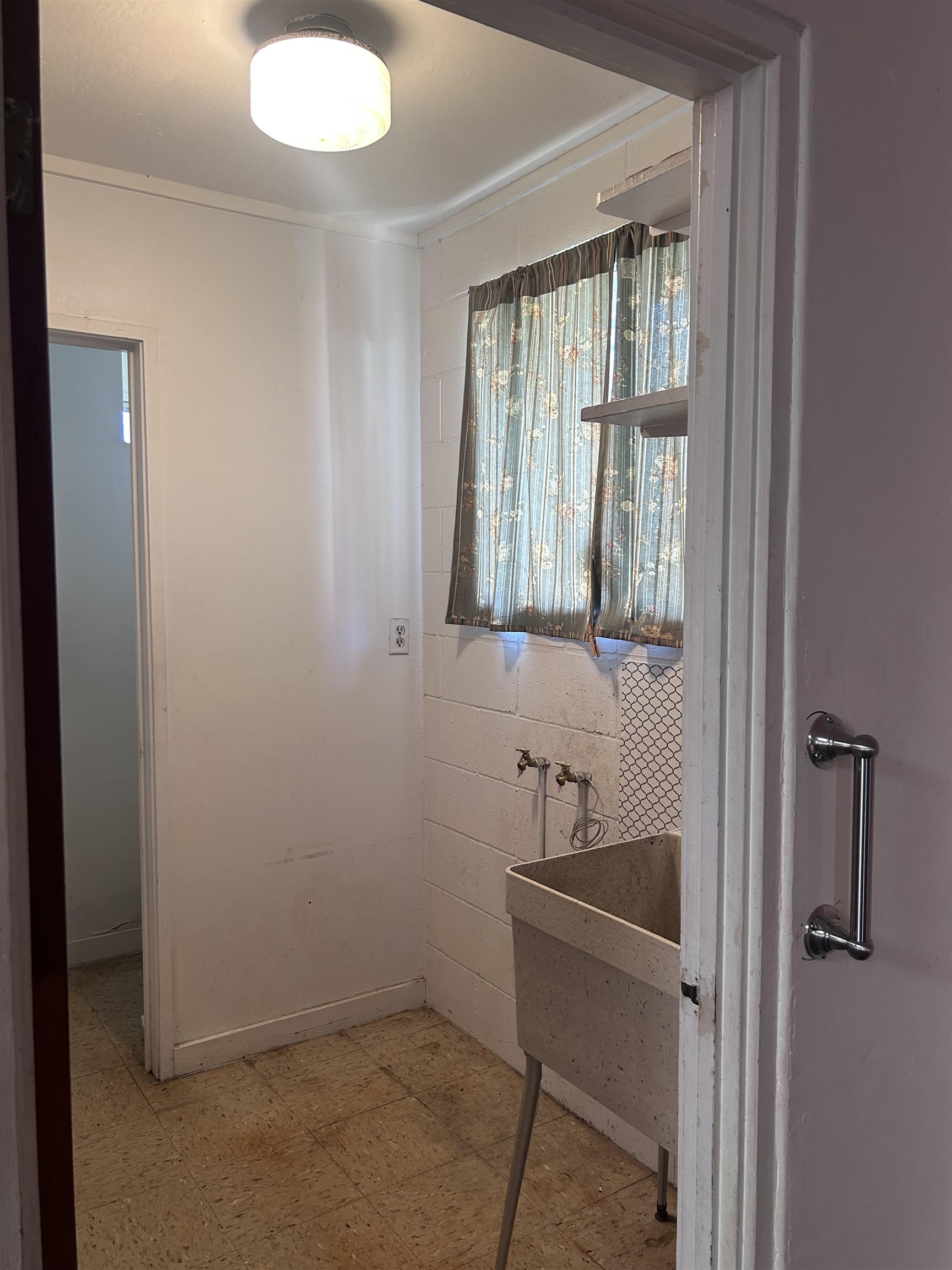137  Niihau St , Kahului home - photo 5 of 11