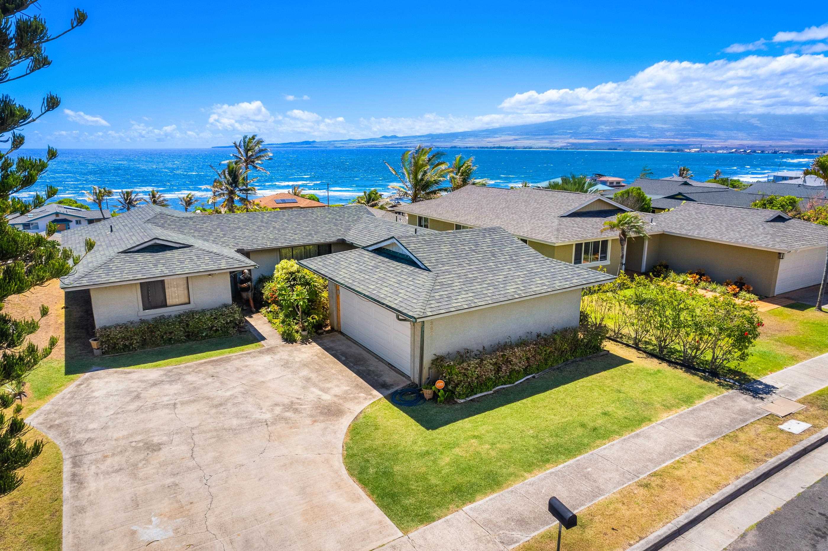 1380  Kilou St Waiehu, Wailuku home - photo 3 of 43