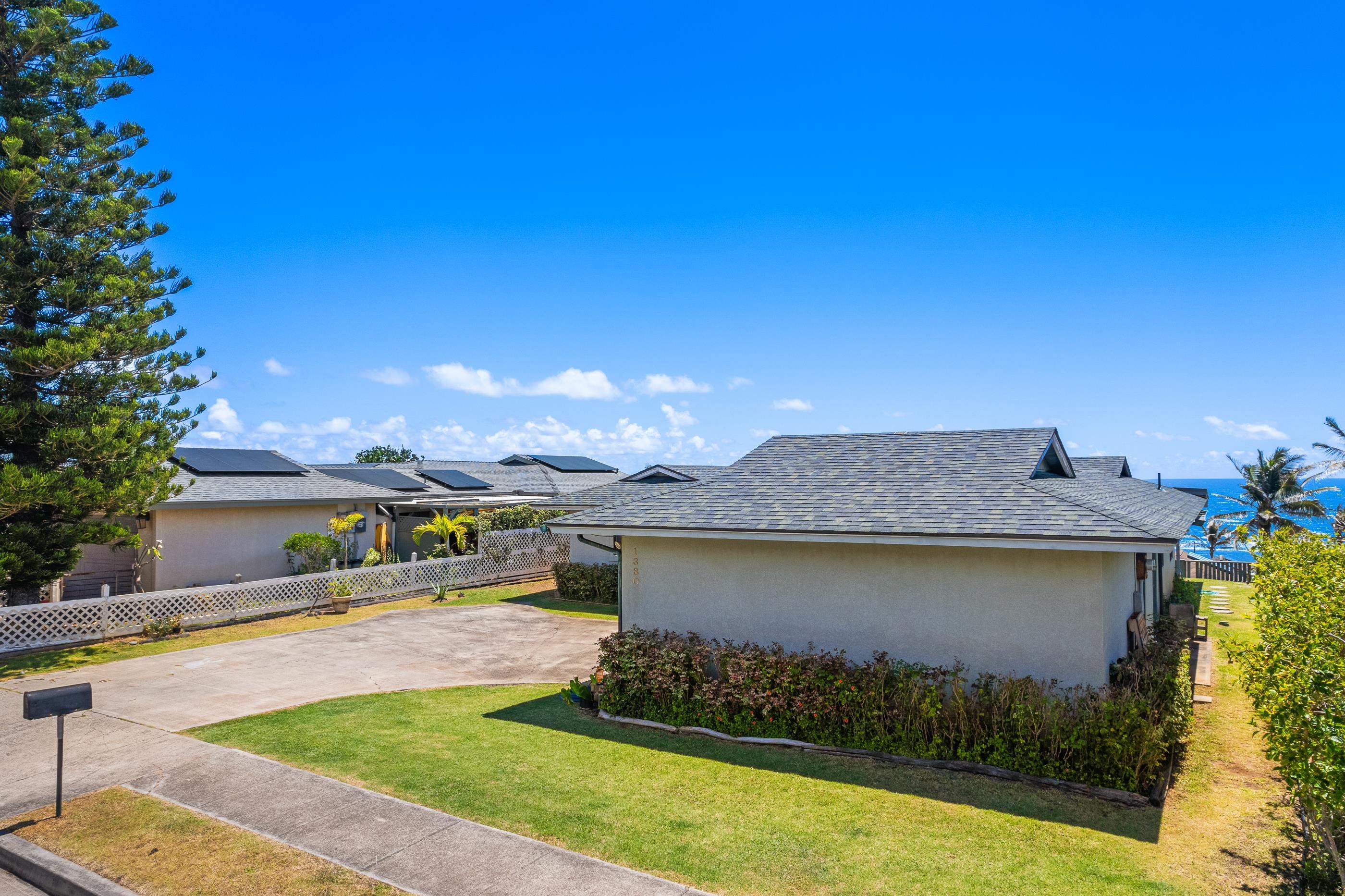 1380  Kilou St Waiehu, Wailuku home - photo 5 of 43