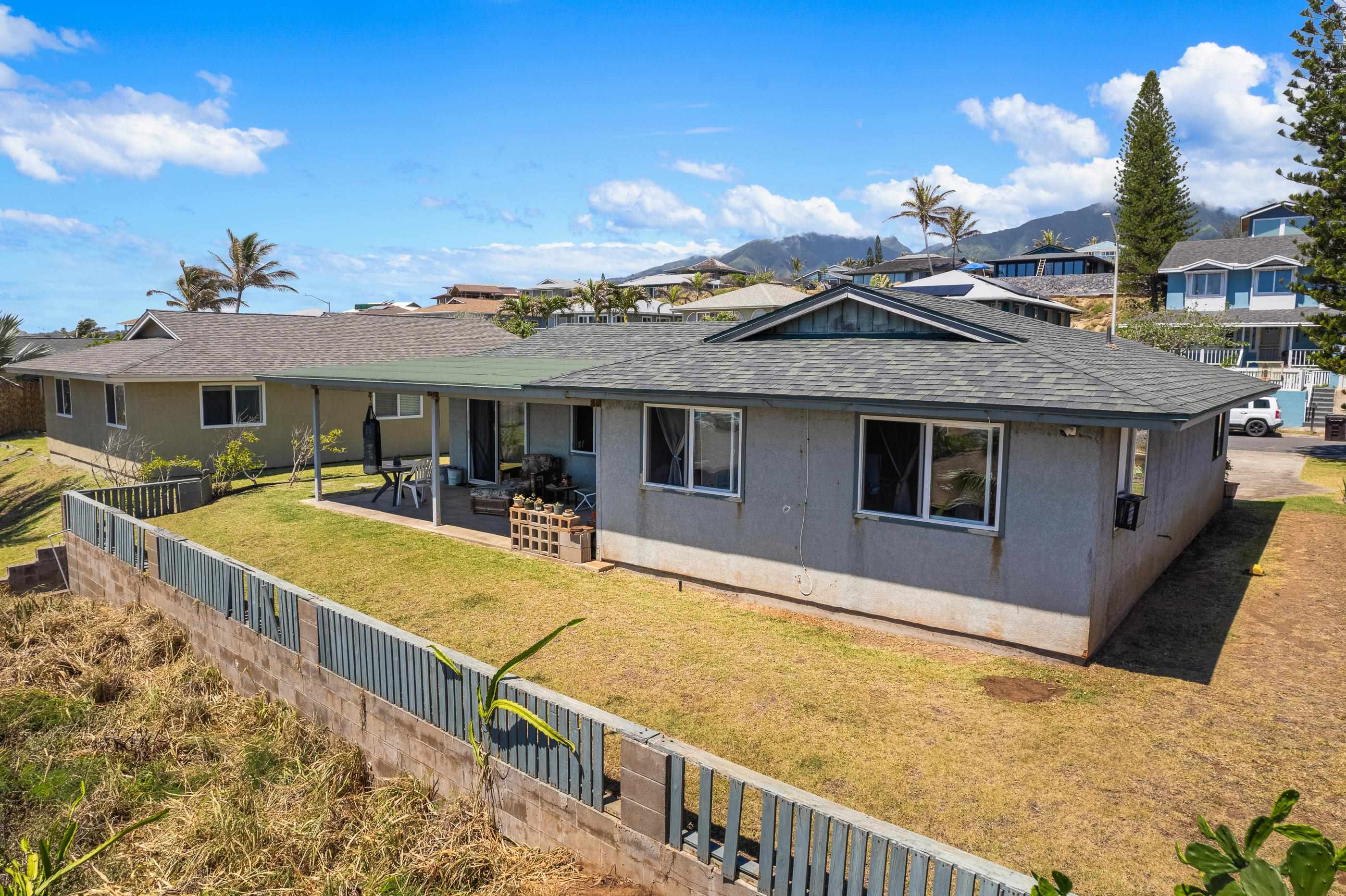 1380  Kilou St Waiehu, Wailuku home - photo 8 of 43