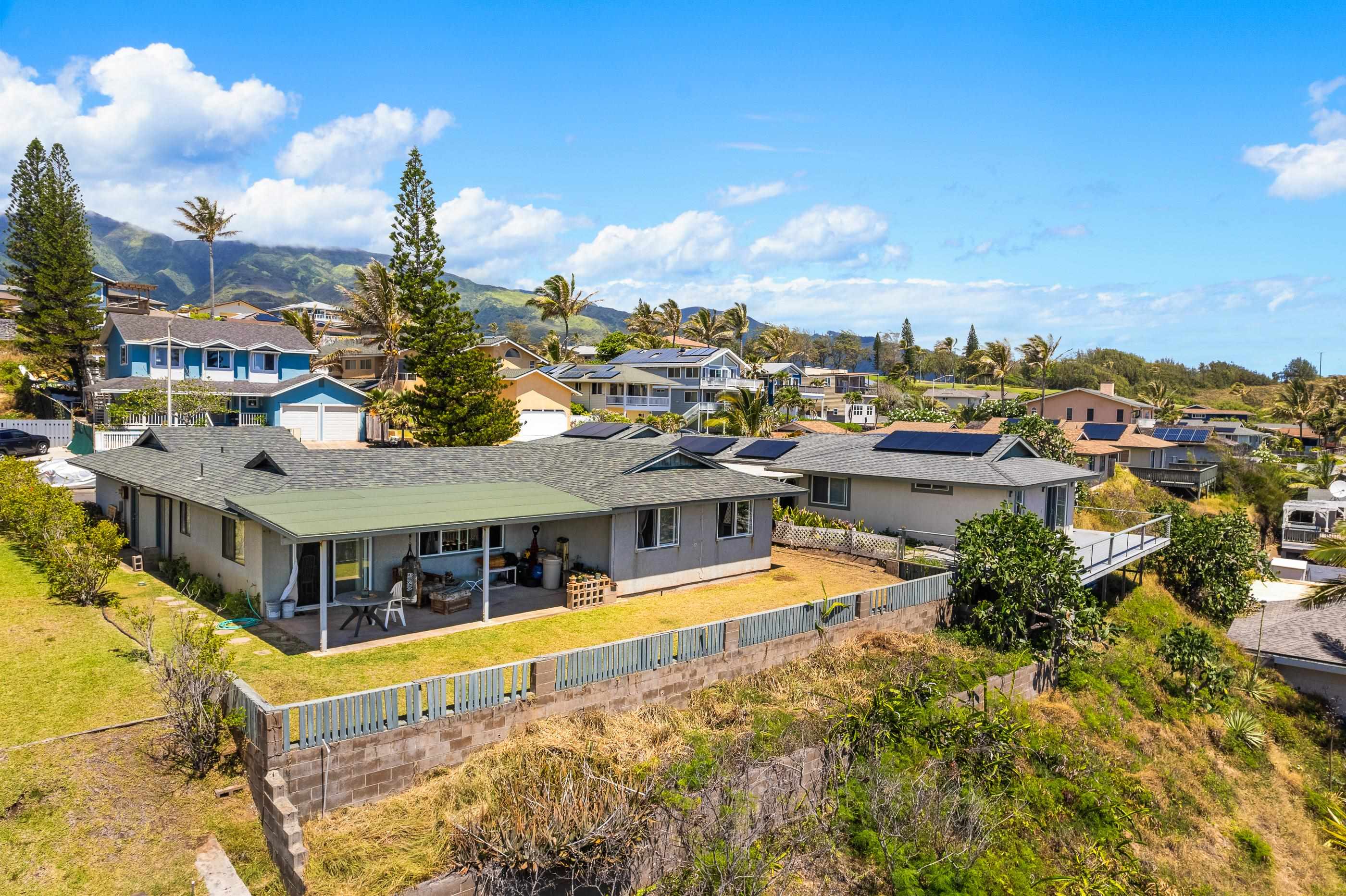 1380  Kilou St Waiehu, Wailuku home - photo 9 of 43