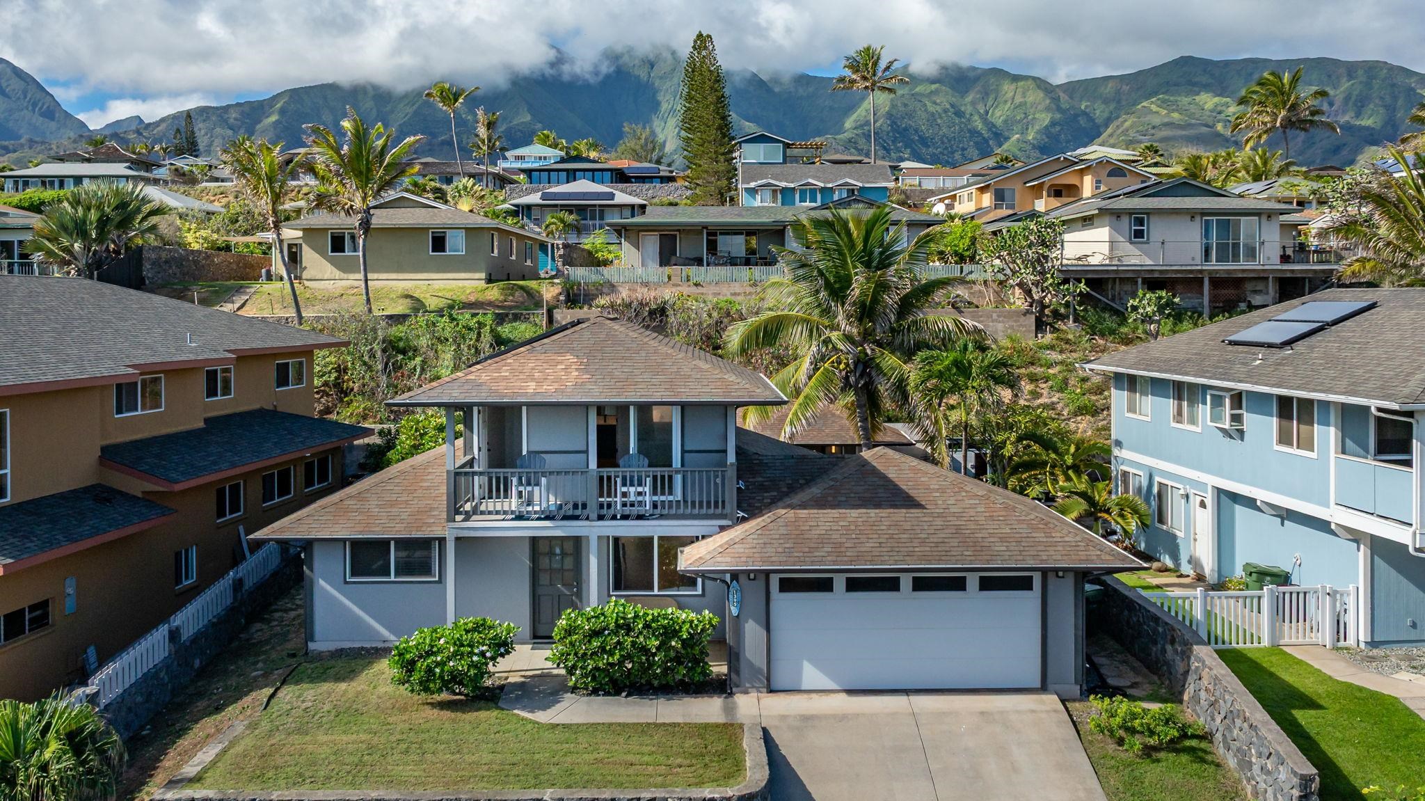 1395  Hiahia St , Wailuku home - photo 2 of 50