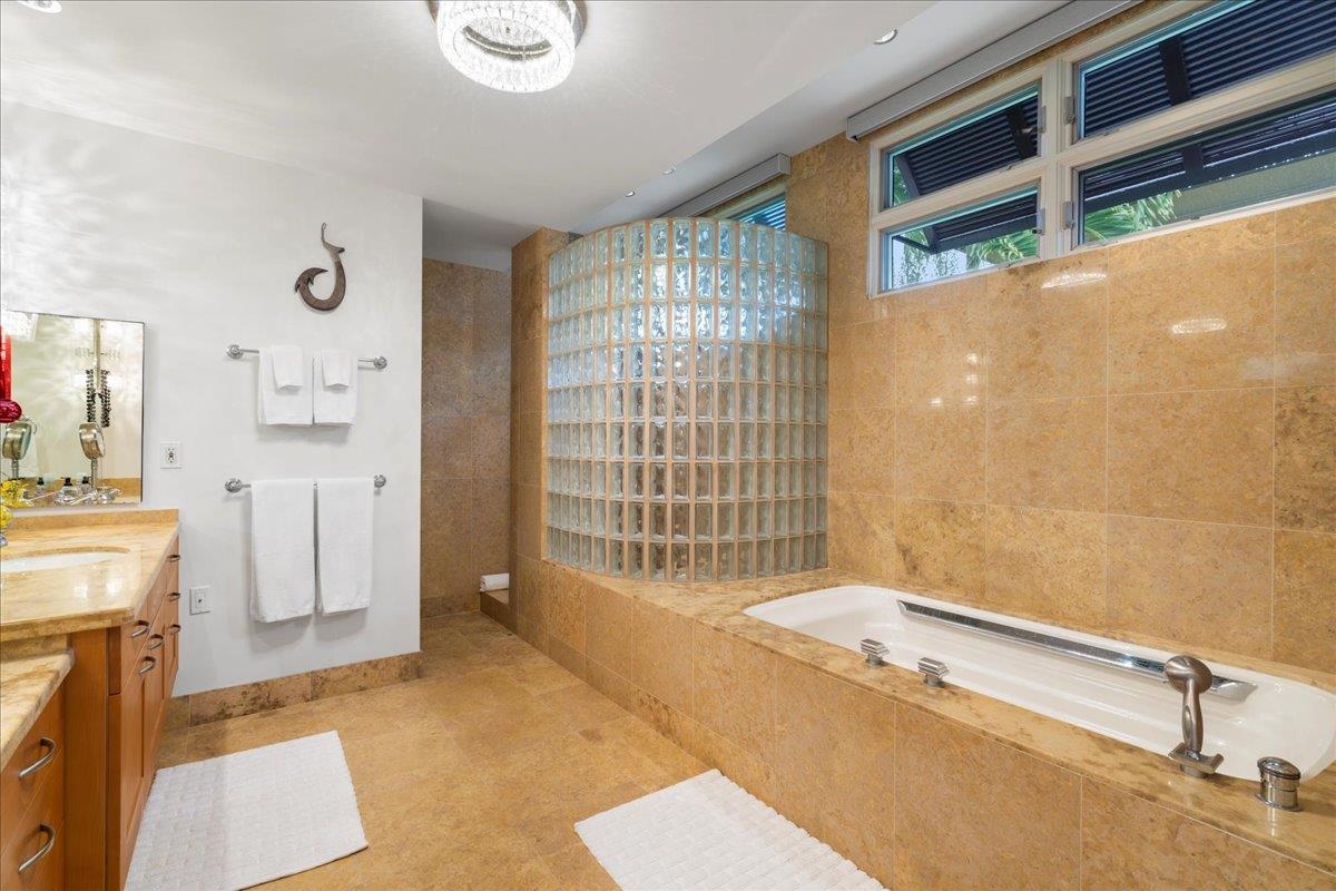 Coconut Grove condo # D14, Lahaina, Hawaii - photo 25 of 40