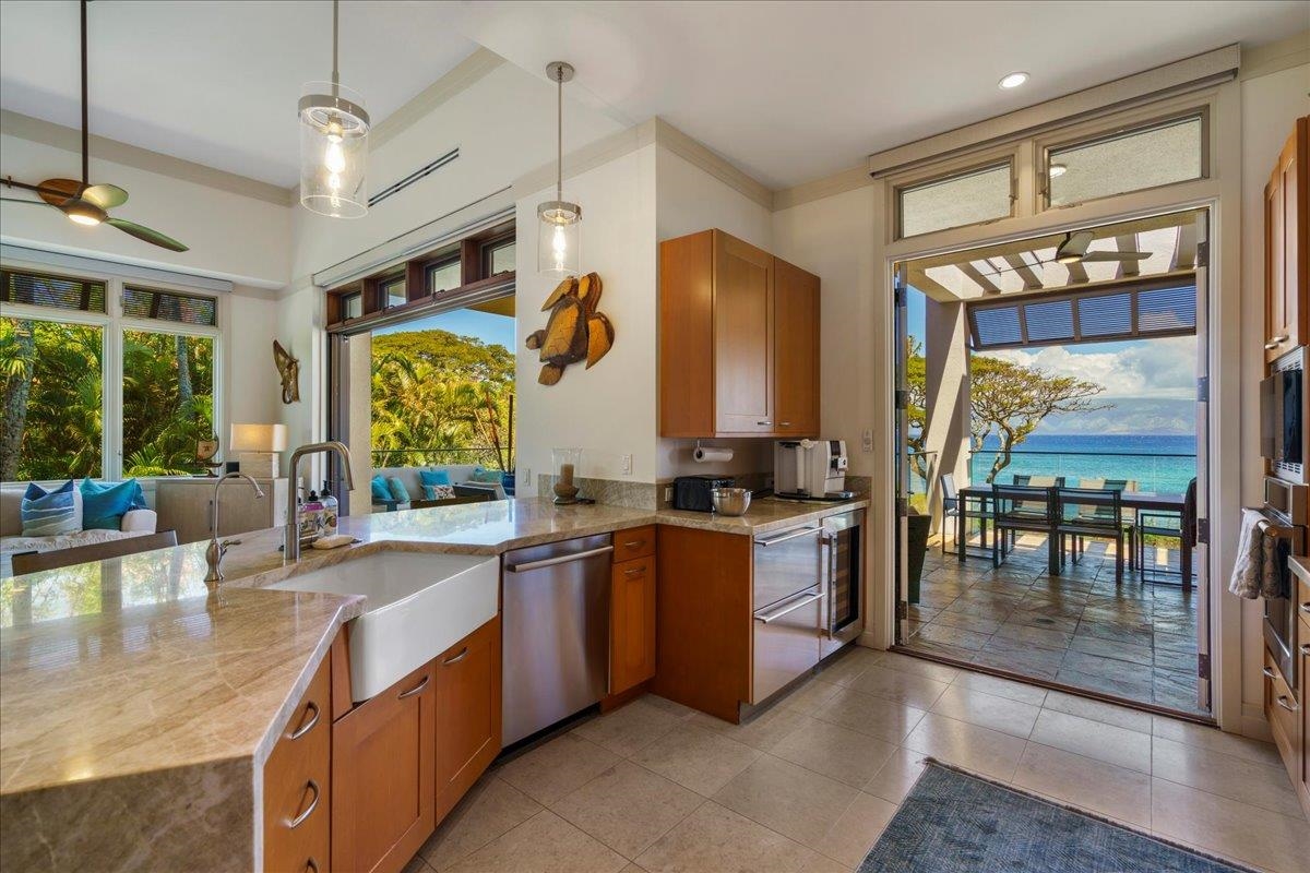 Coconut Grove condo # D14, Lahaina, Hawaii - photo 4 of 40