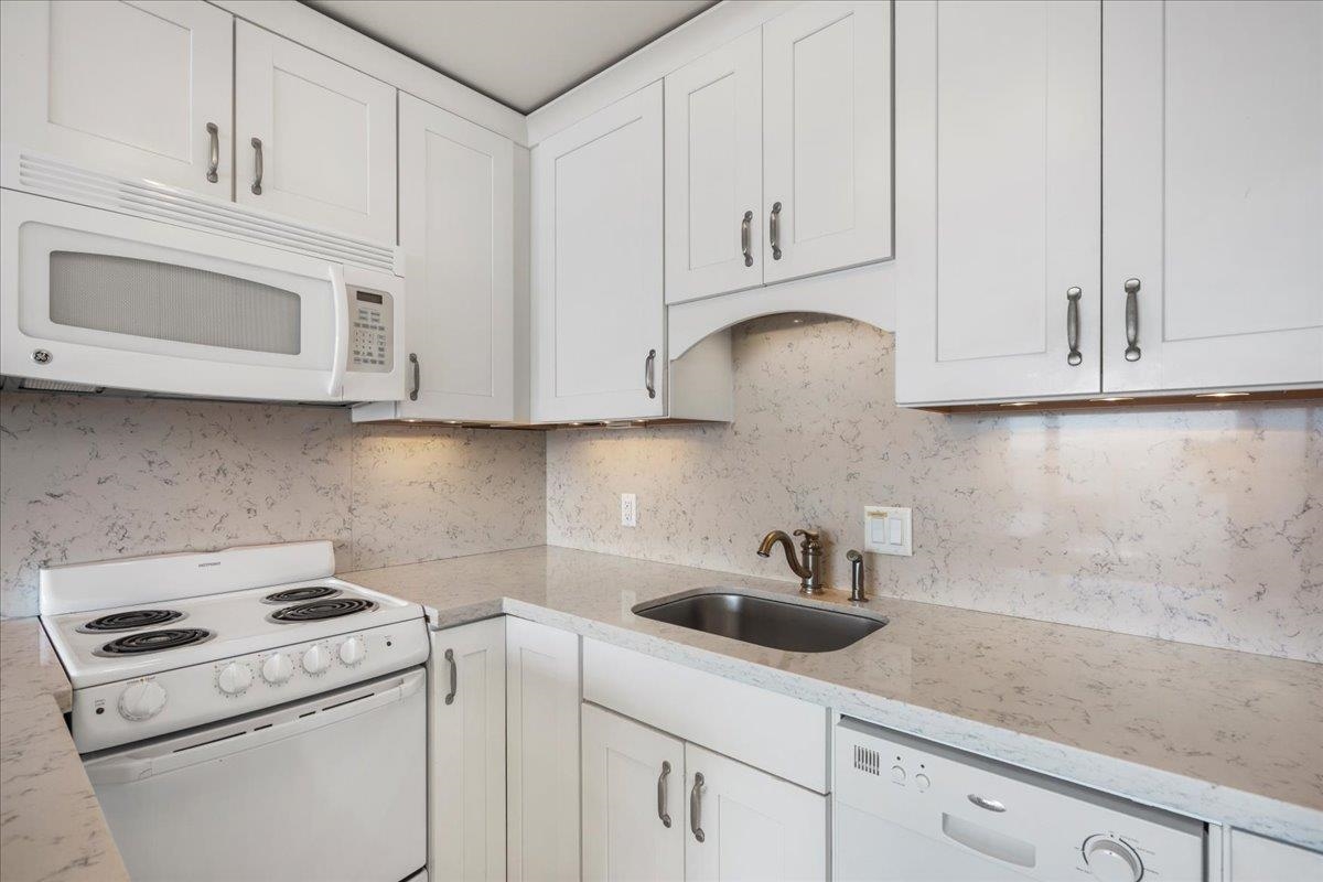 Lahaina Roads condo # 309, Lahaina, Hawaii - photo 11 of 33