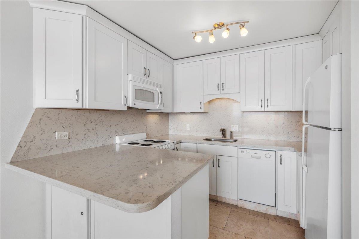 Lahaina Roads condo # 309, Lahaina, Hawaii - photo 9 of 33