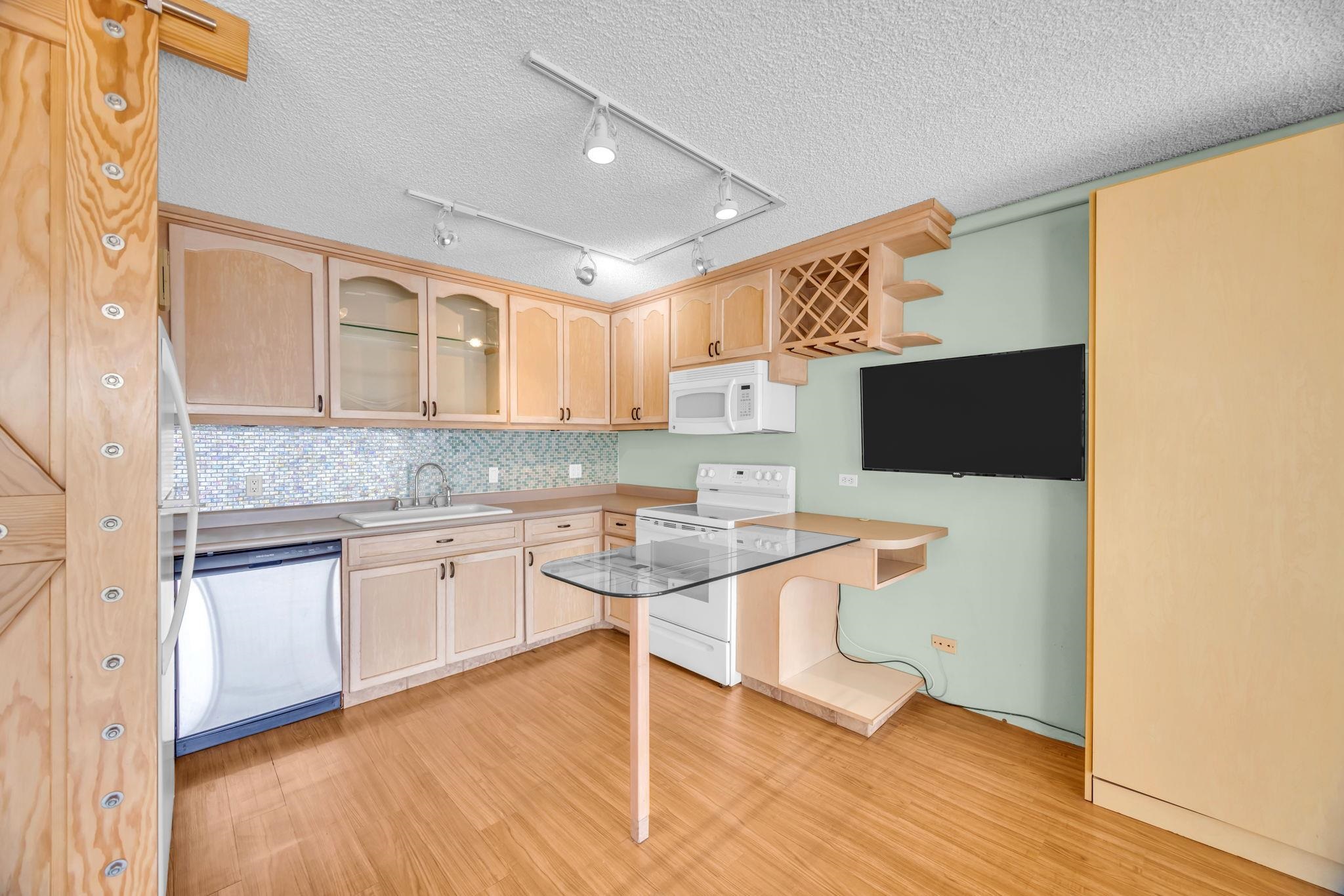 Lahaina Roads condo # 312, Lahaina, Hawaii - photo 12 of 49