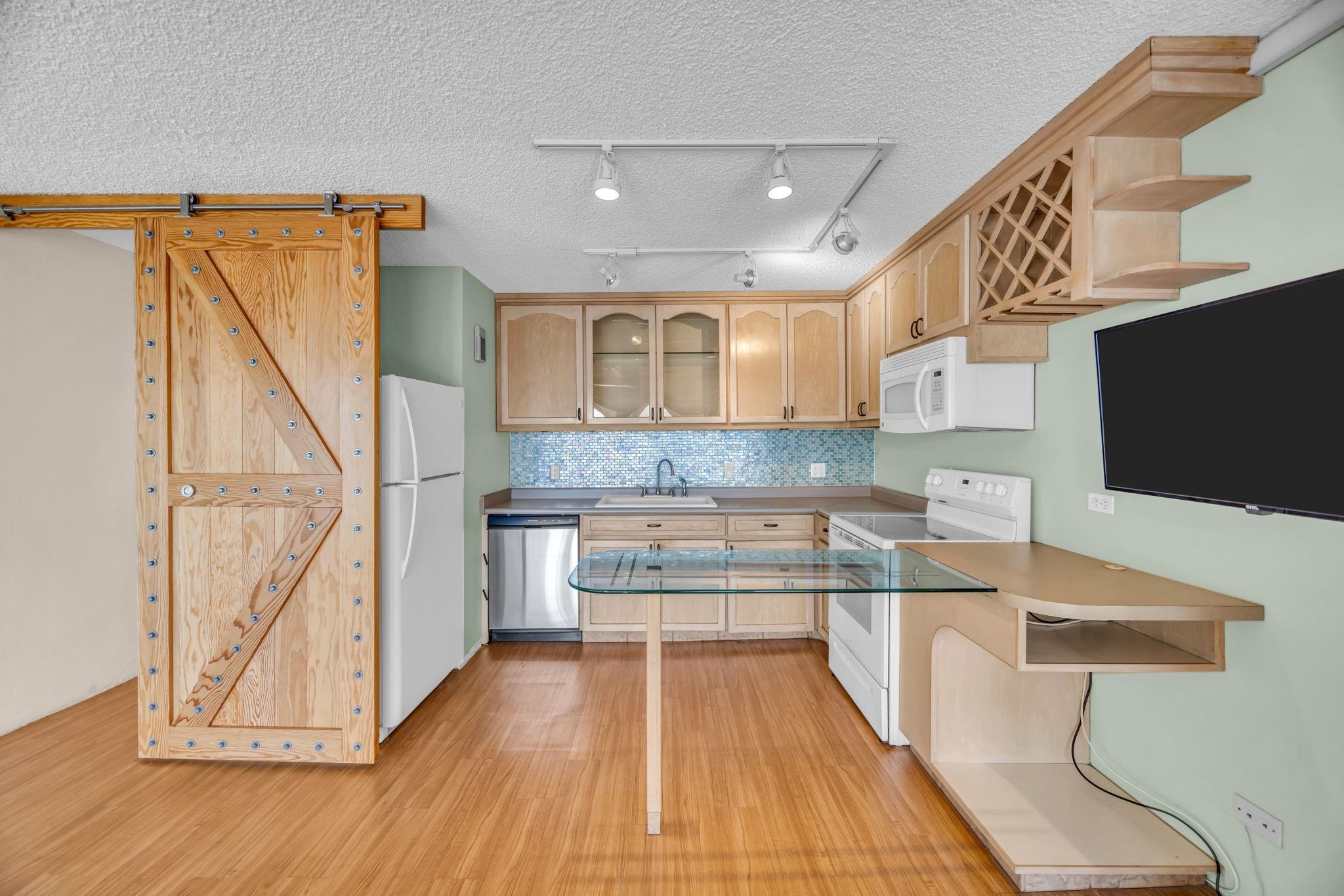 Lahaina Roads condo # 312, Lahaina, Hawaii - photo 17 of 49