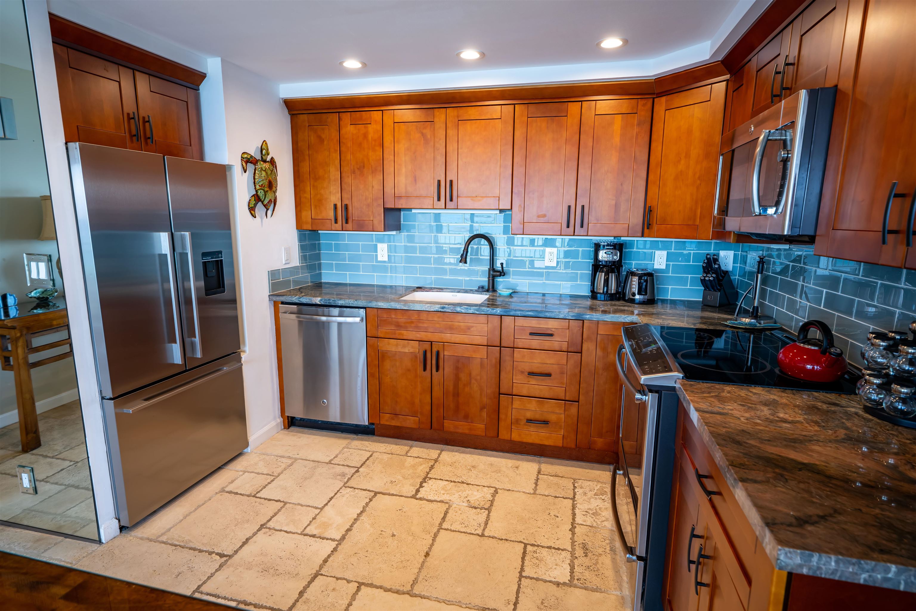 Lahaina Roads condo # 408, Lahaina, Hawaii - photo 6 of 28