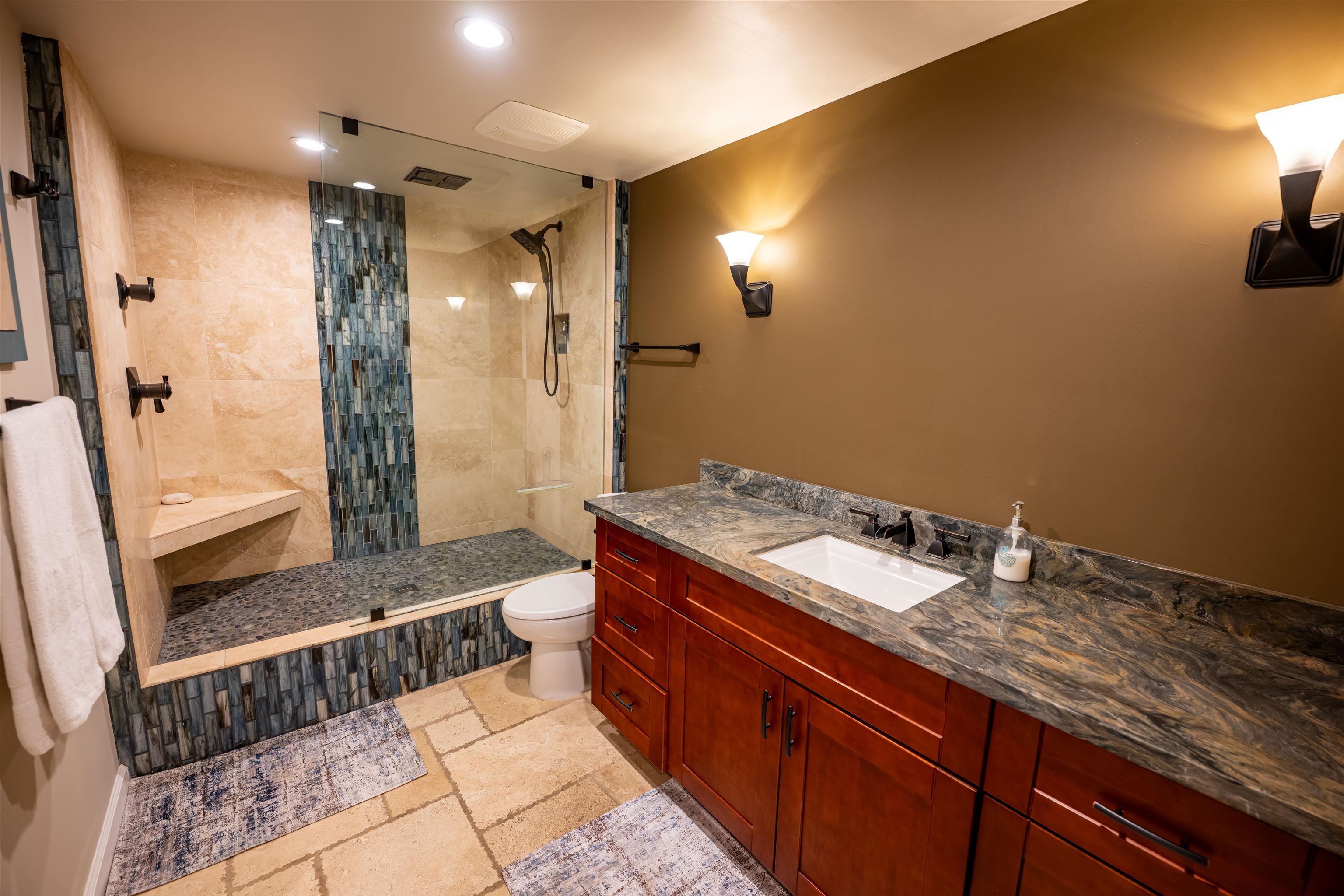 Lahaina Roads condo # 408, Lahaina, Hawaii - photo 7 of 28