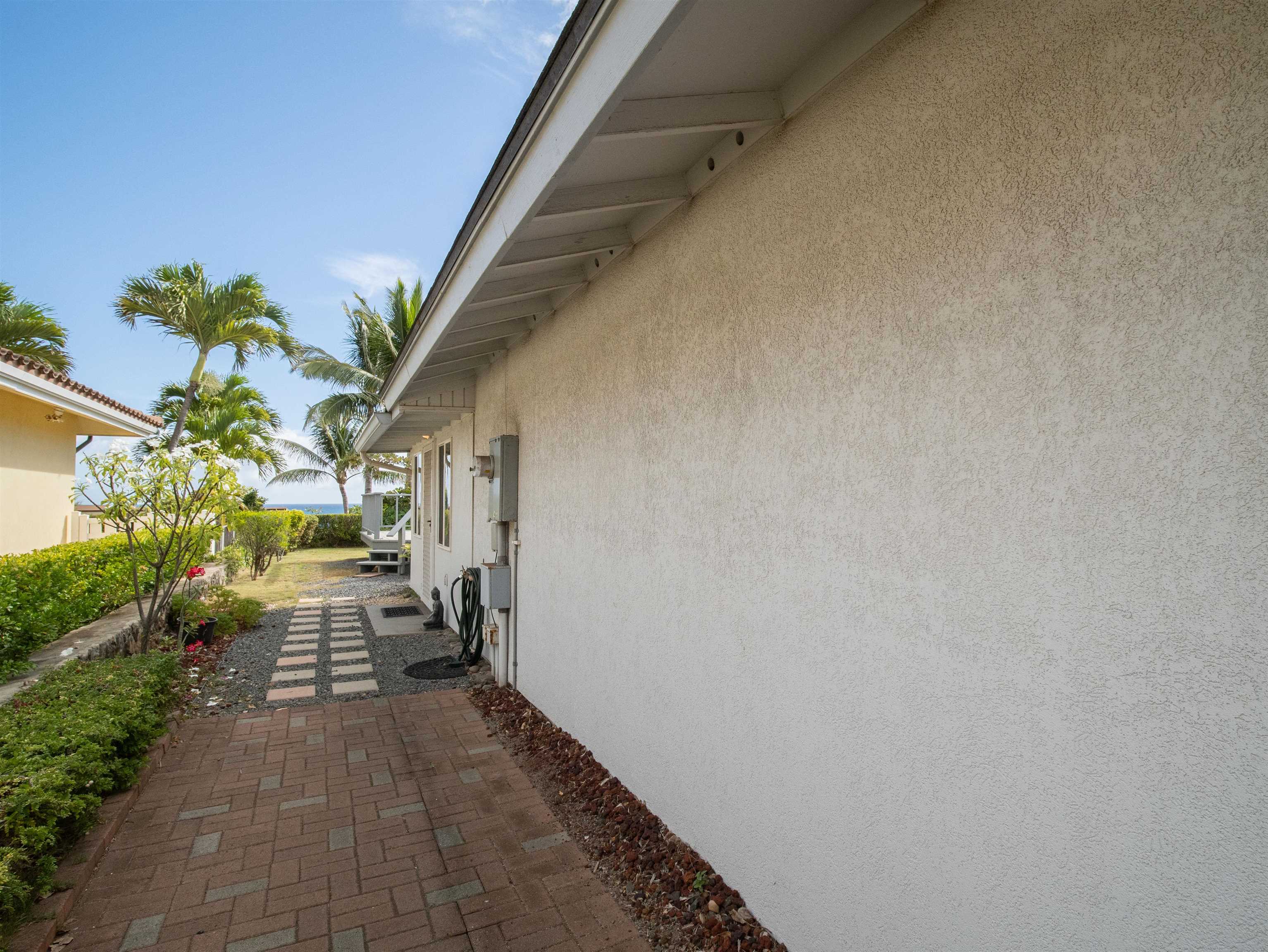 1406  Kakae Pl Ocean View Estates, Wailuku home - photo 36 of 38