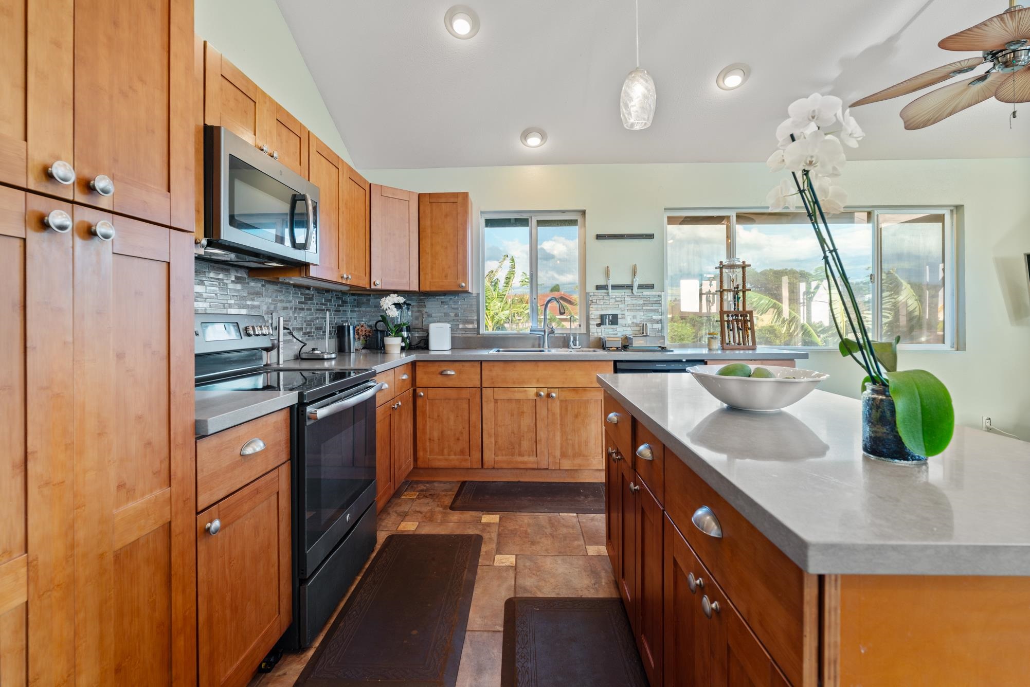 141  Ohukai Rd , Kihei home - photo 9 of 47