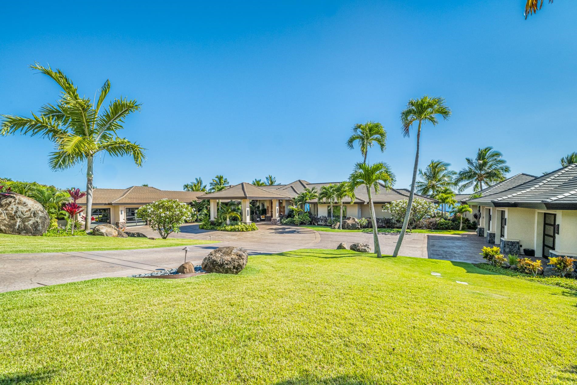 147  Haniu St Launiupoko, Lahaina home - photo 3 of 35