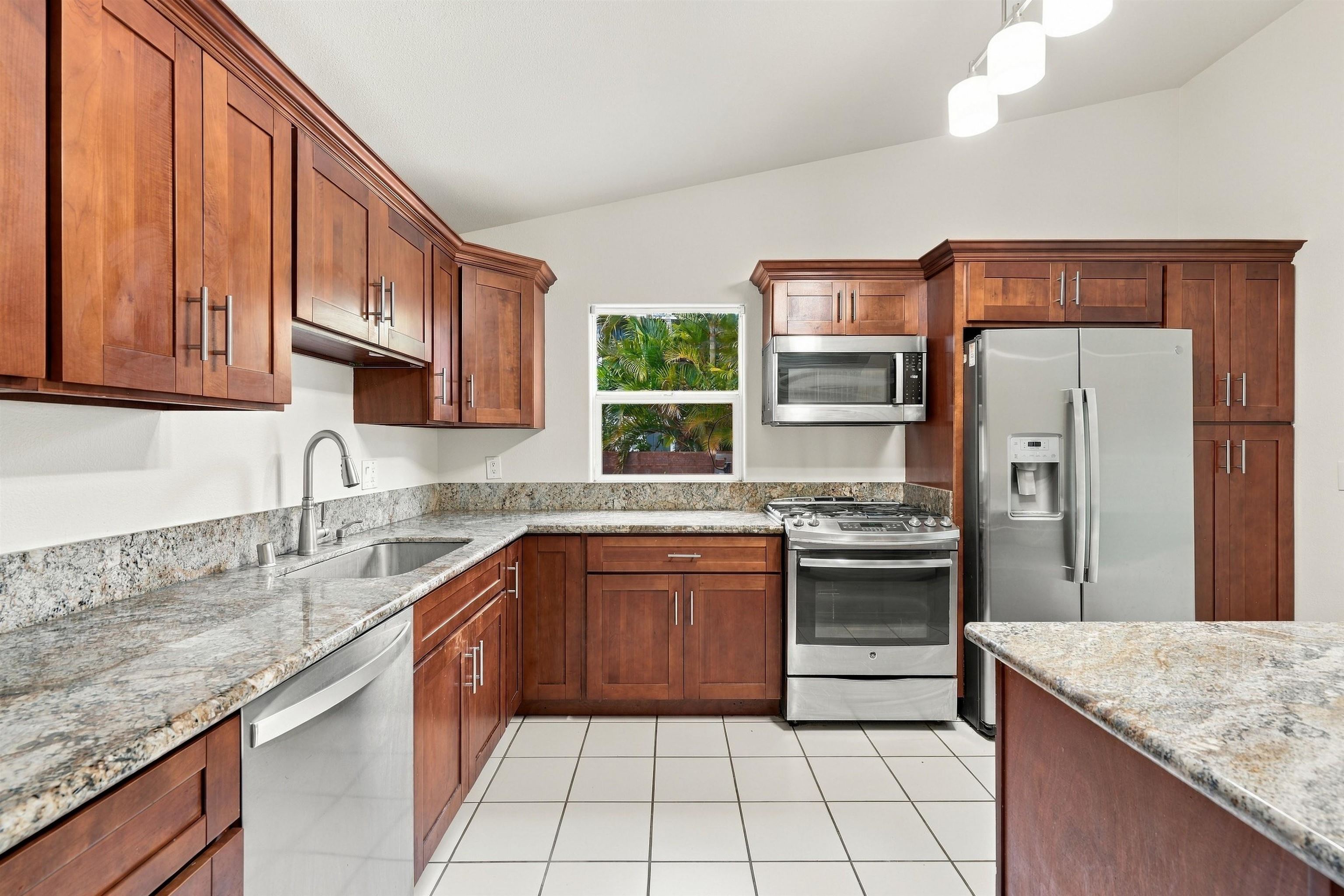 148  E Alulike St North Kihei, Kihei home - photo 13 of 42