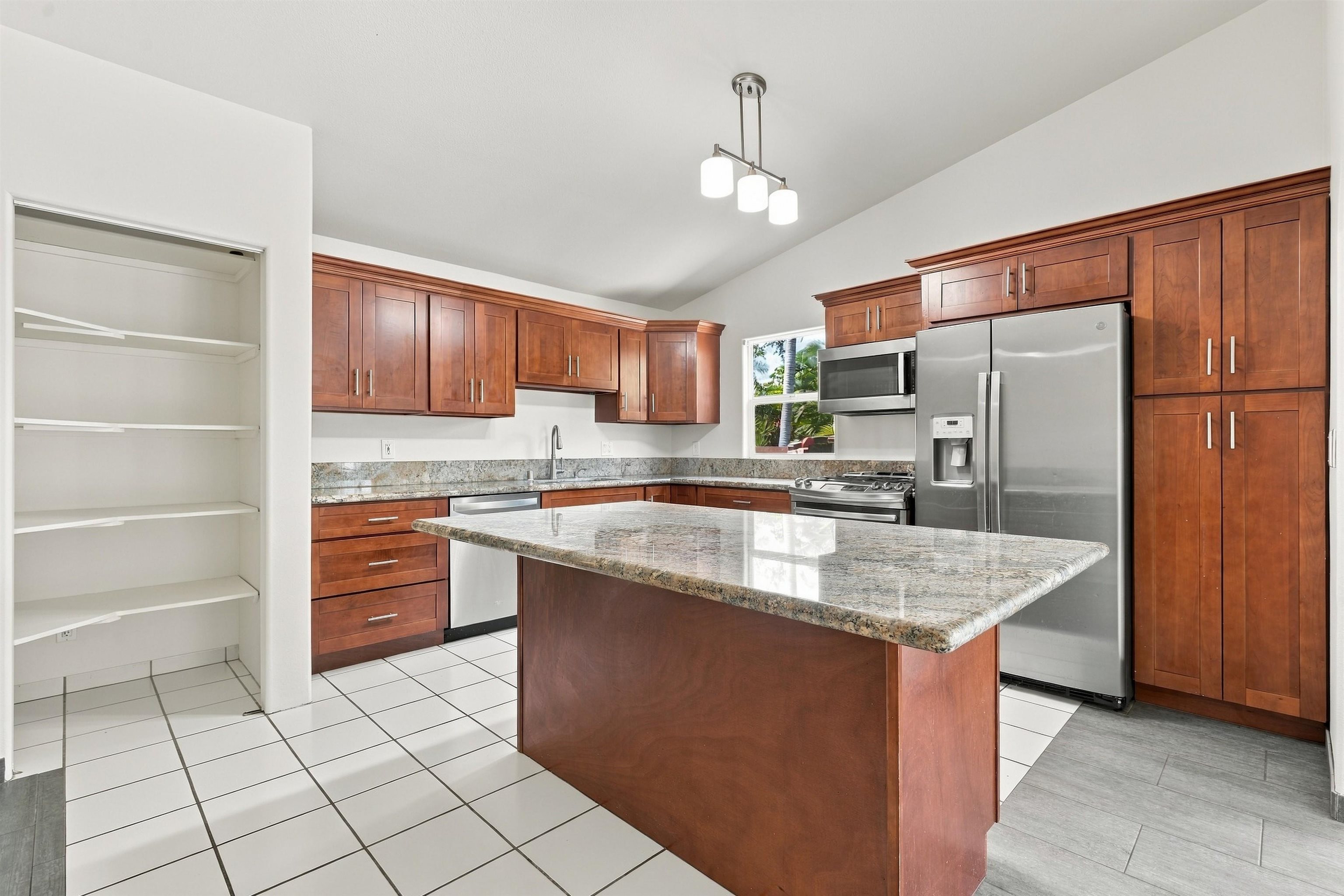148  E Alulike St North Kihei, Kihei home - photo 14 of 42