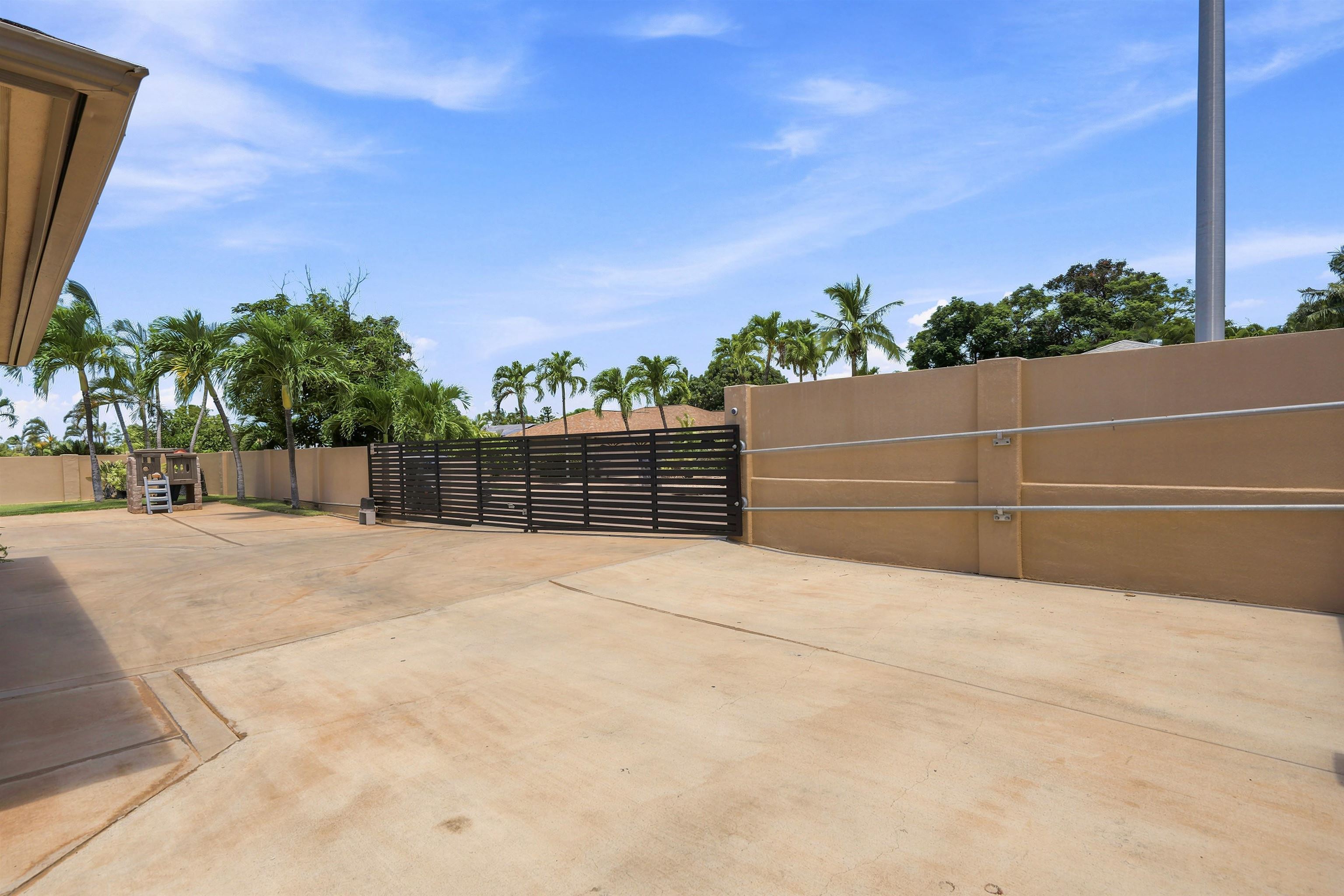 148  E Alulike St North Kihei, Kihei home - photo 6 of 42