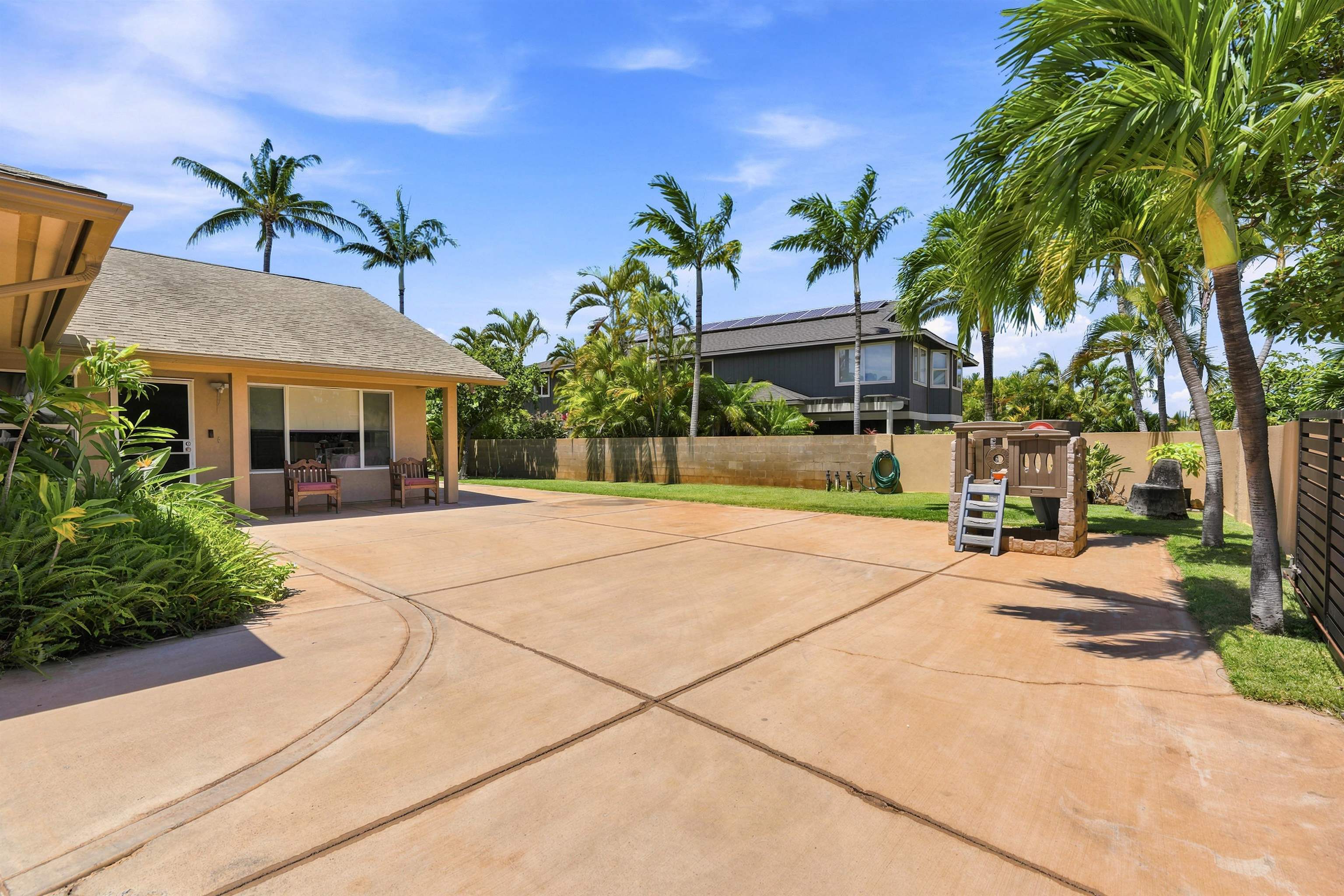 148  E Alulike St North Kihei, Kihei home - photo 7 of 42