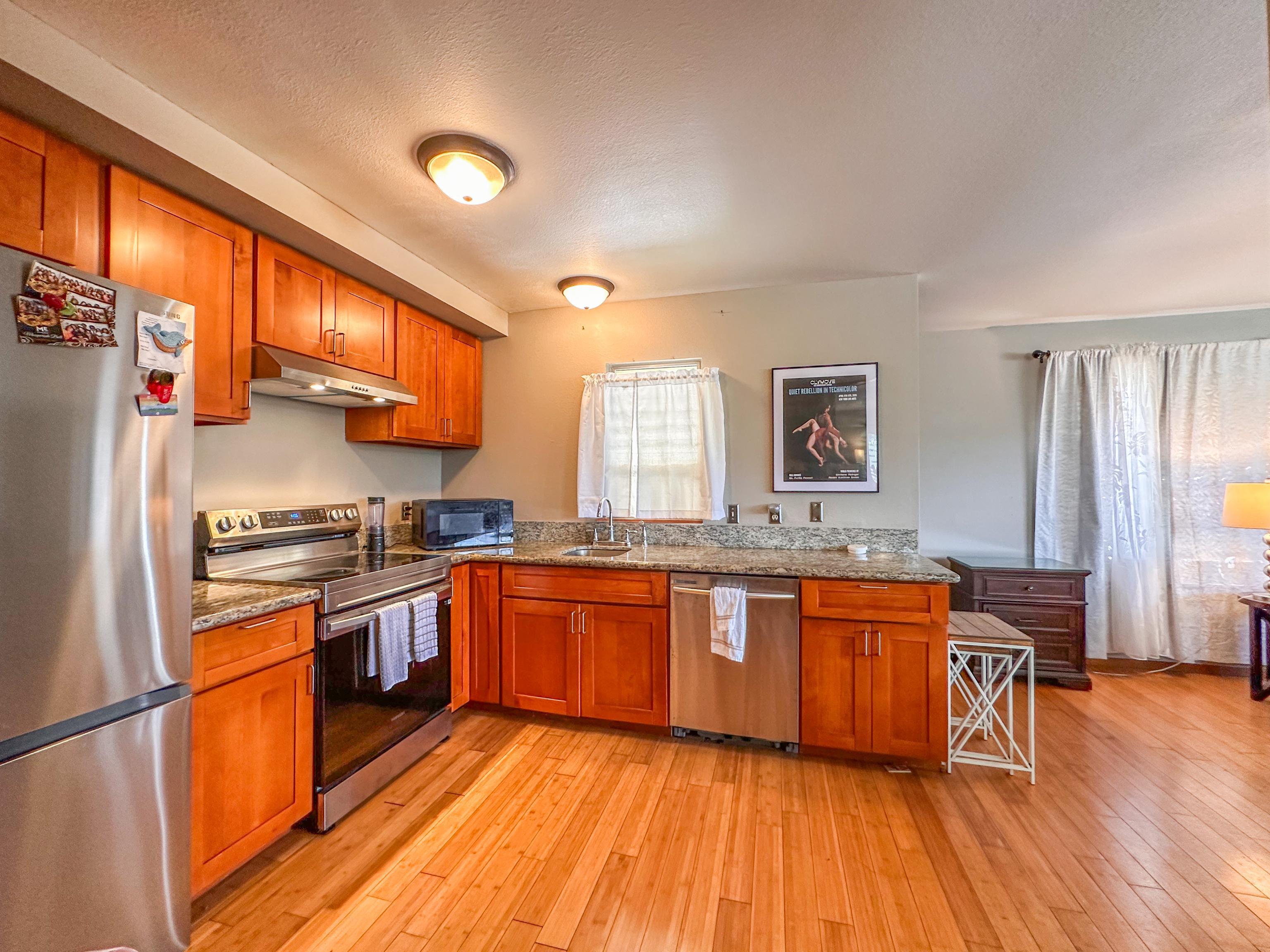 148  Hoomoku St , Kahului home - photo 6 of 46
