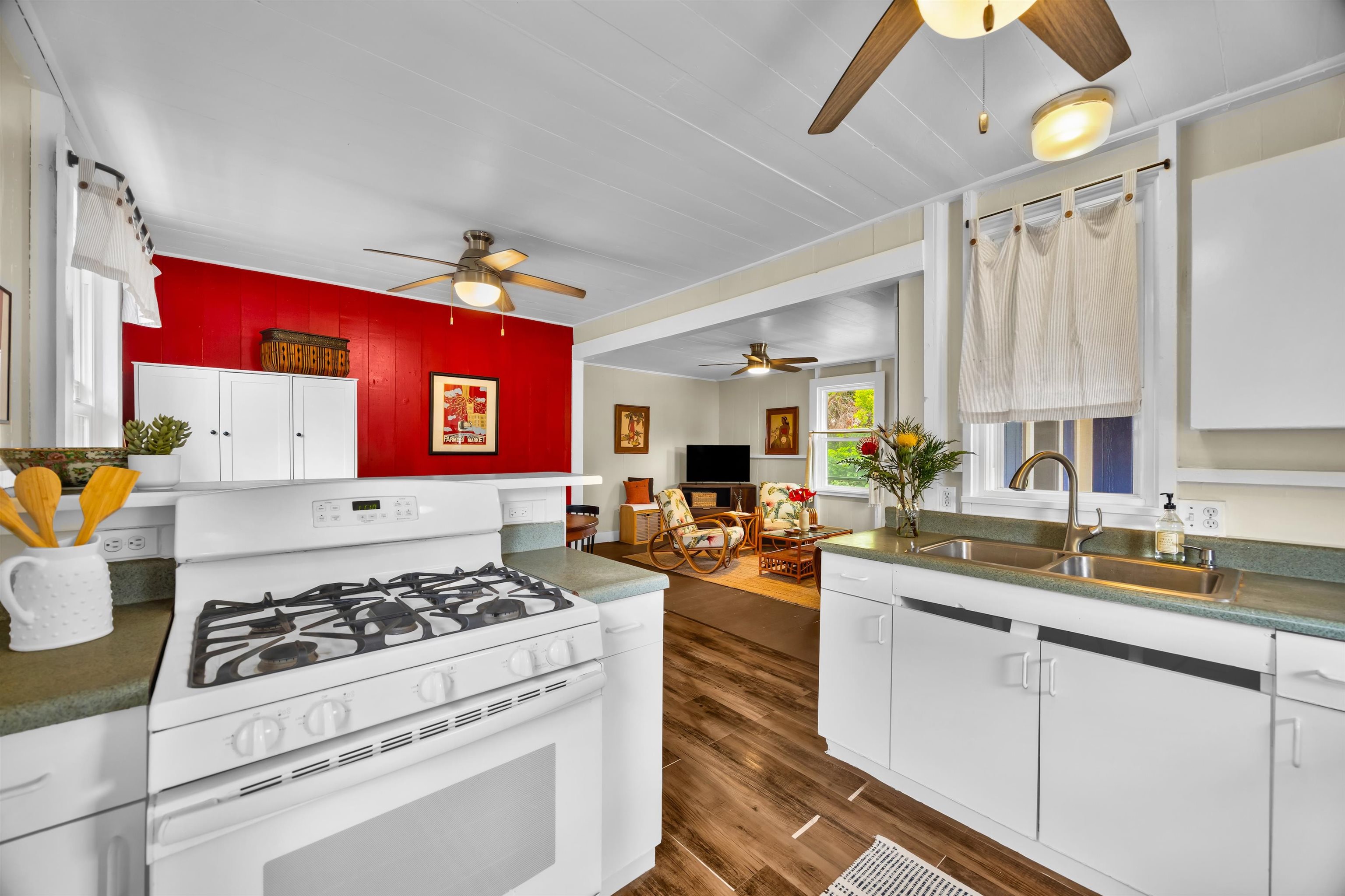 1482  Honoapiilani Hwy , Wailuku home - photo 15 of 43