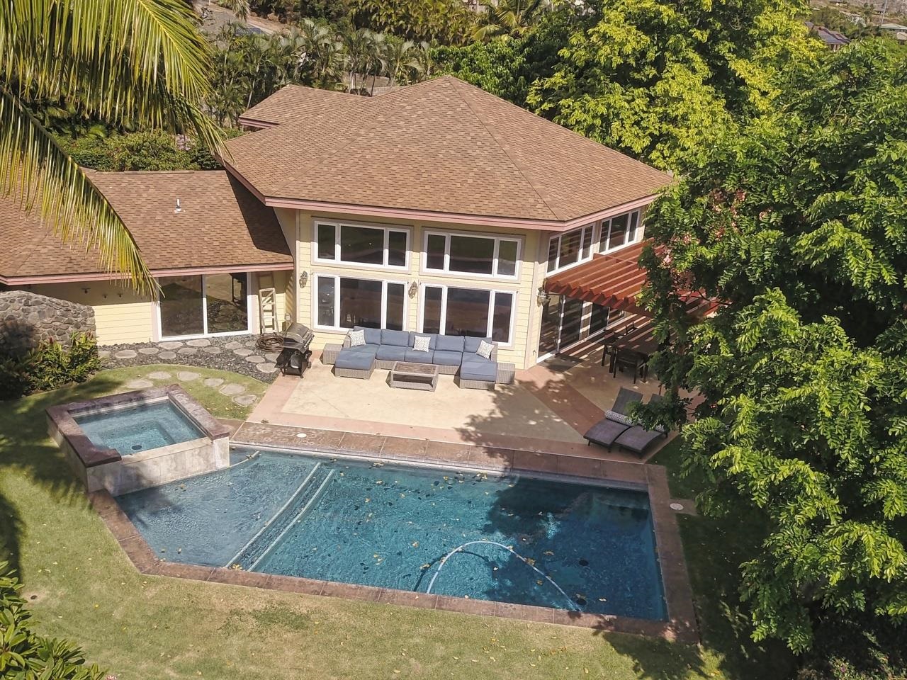 15  Huapala St , Lahaina home - photo 4 of 50