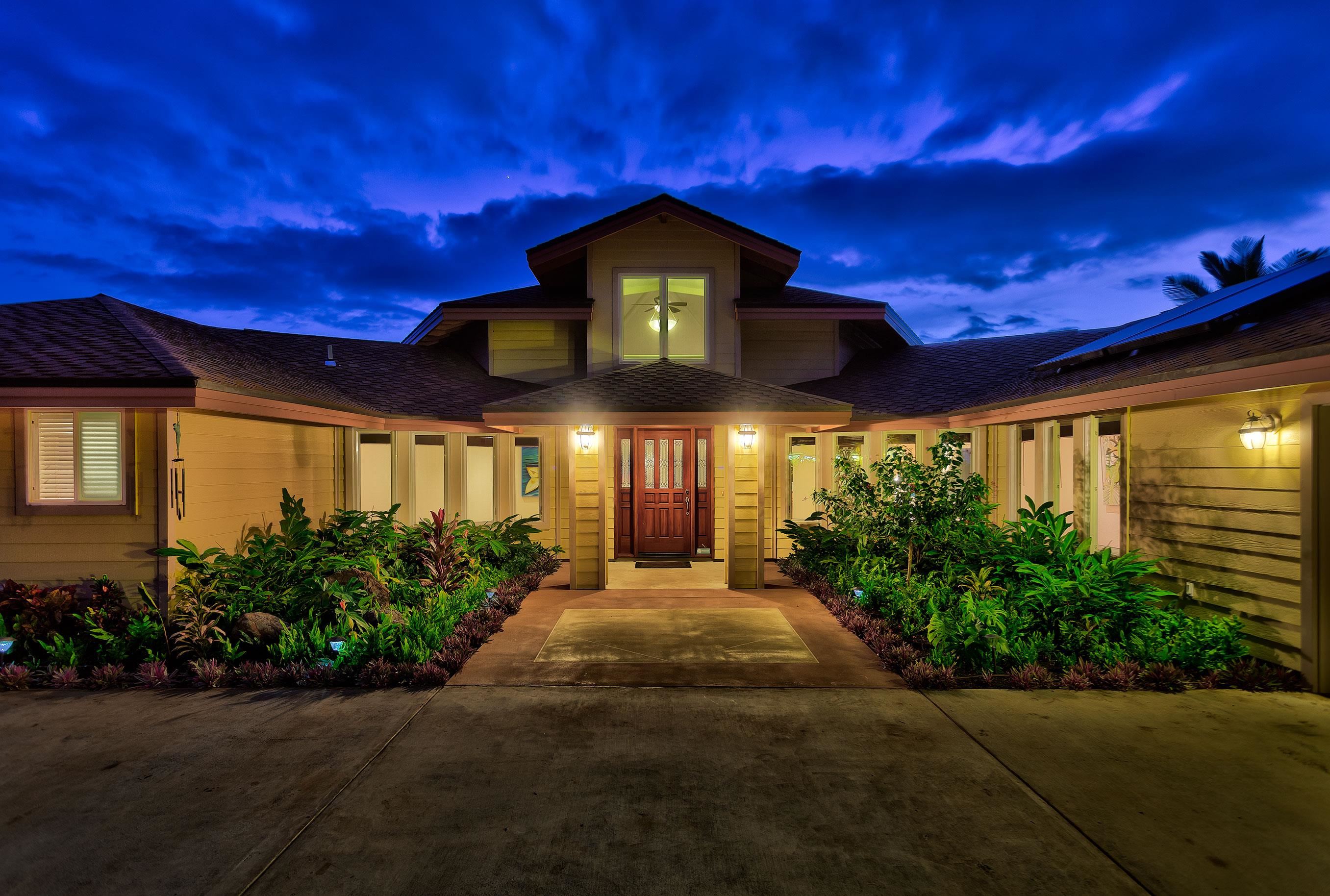 15  Huapala St , Lahaina home - photo 6 of 50