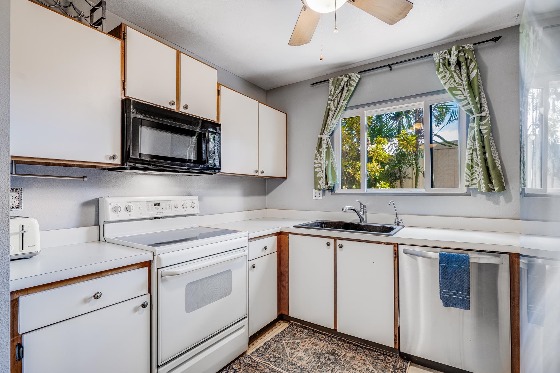 Haleakala Gardens condo # 15D, Kihei, Hawaii - photo 4 of 28