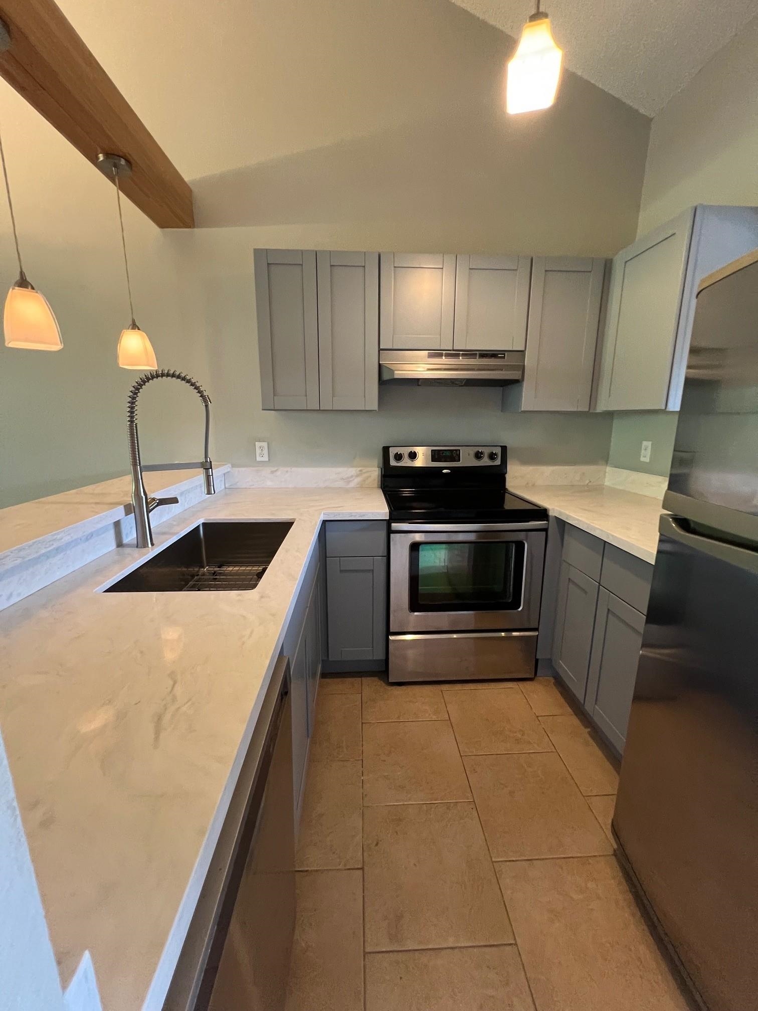 Haleakala Gardens condo # 18F, Kihei, Hawaii - photo 4 of 10