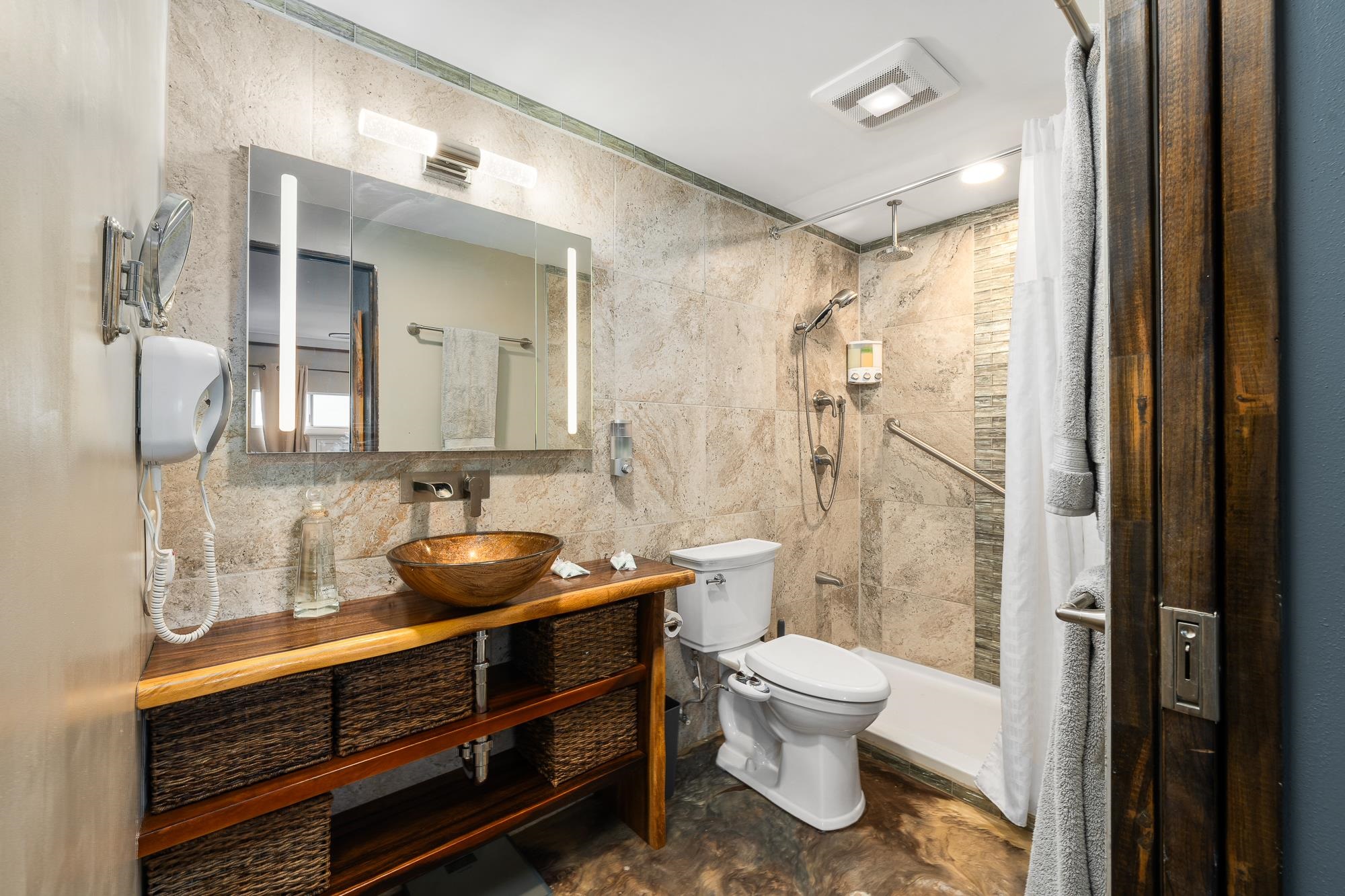 Island Sands condo # 511, Wailuku, Hawaii - photo 16 of 38