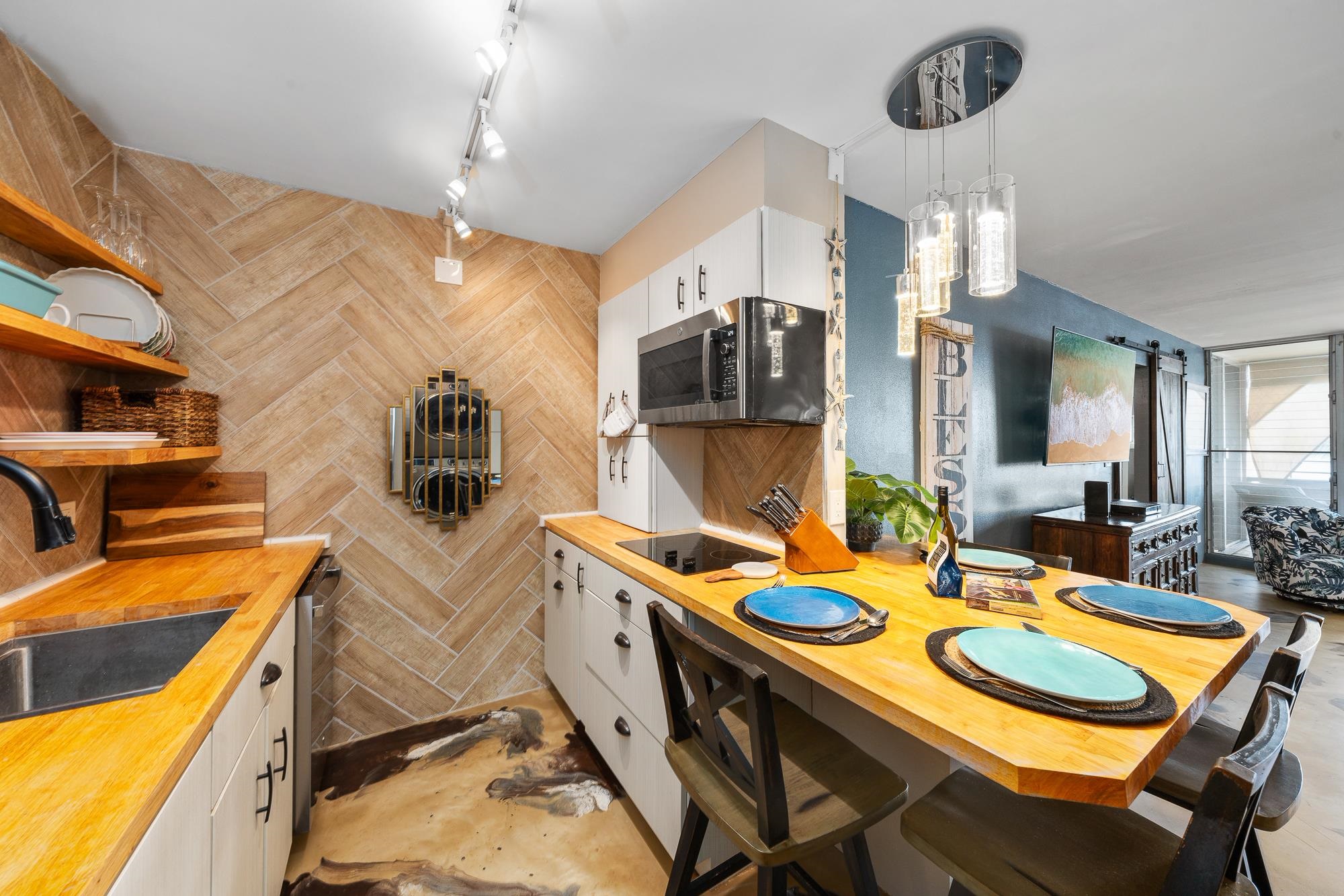 Island Sands condo # 511, Wailuku, Hawaii - photo 4 of 38