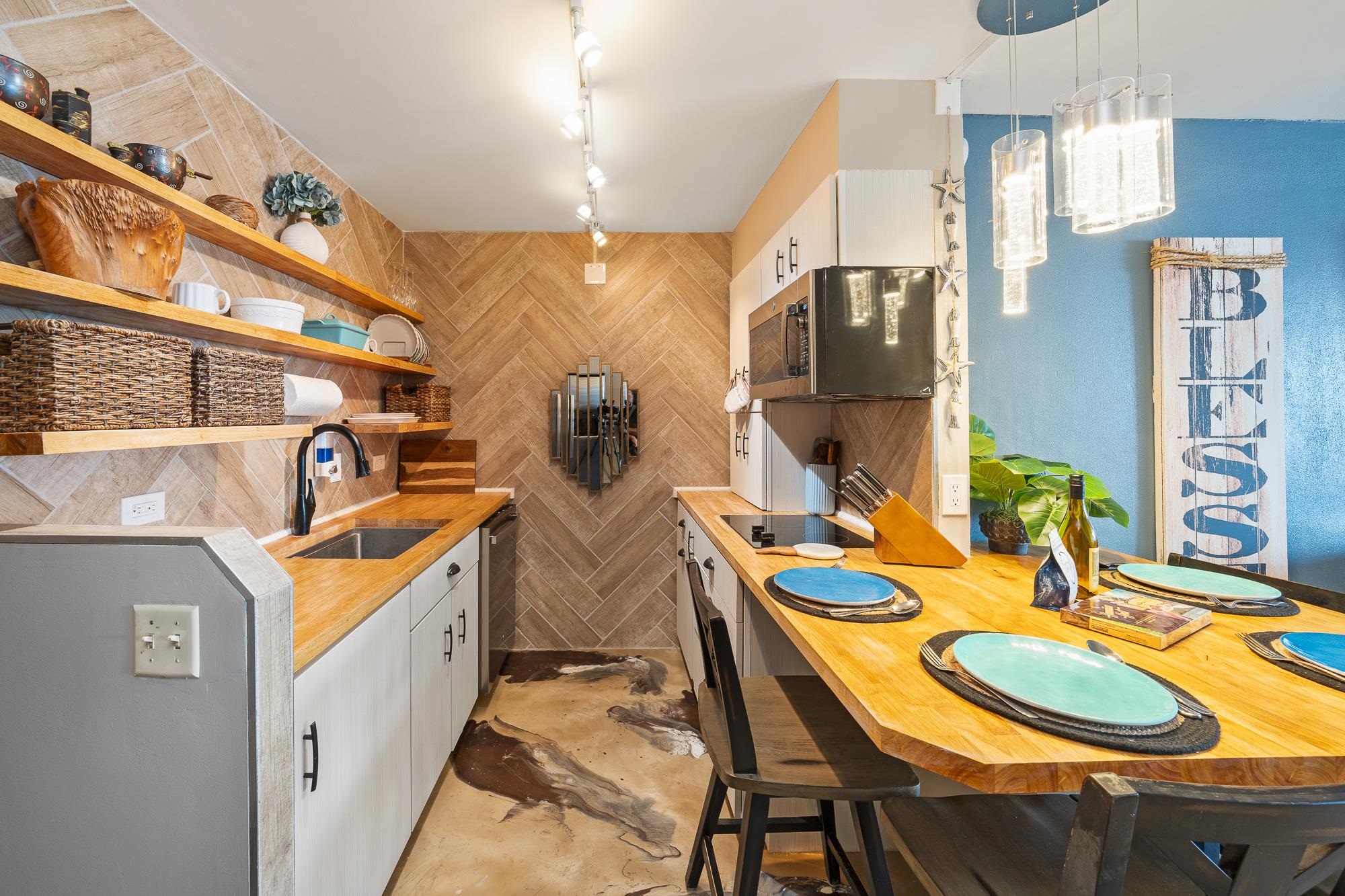 Island Sands condo # 511, Wailuku, Hawaii - photo 6 of 38