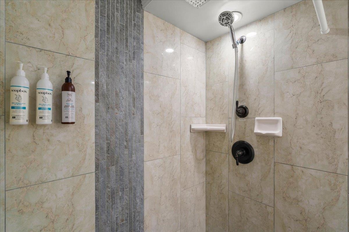 Island Sands condo # 602, Wailuku, Hawaii - photo 22 of 30