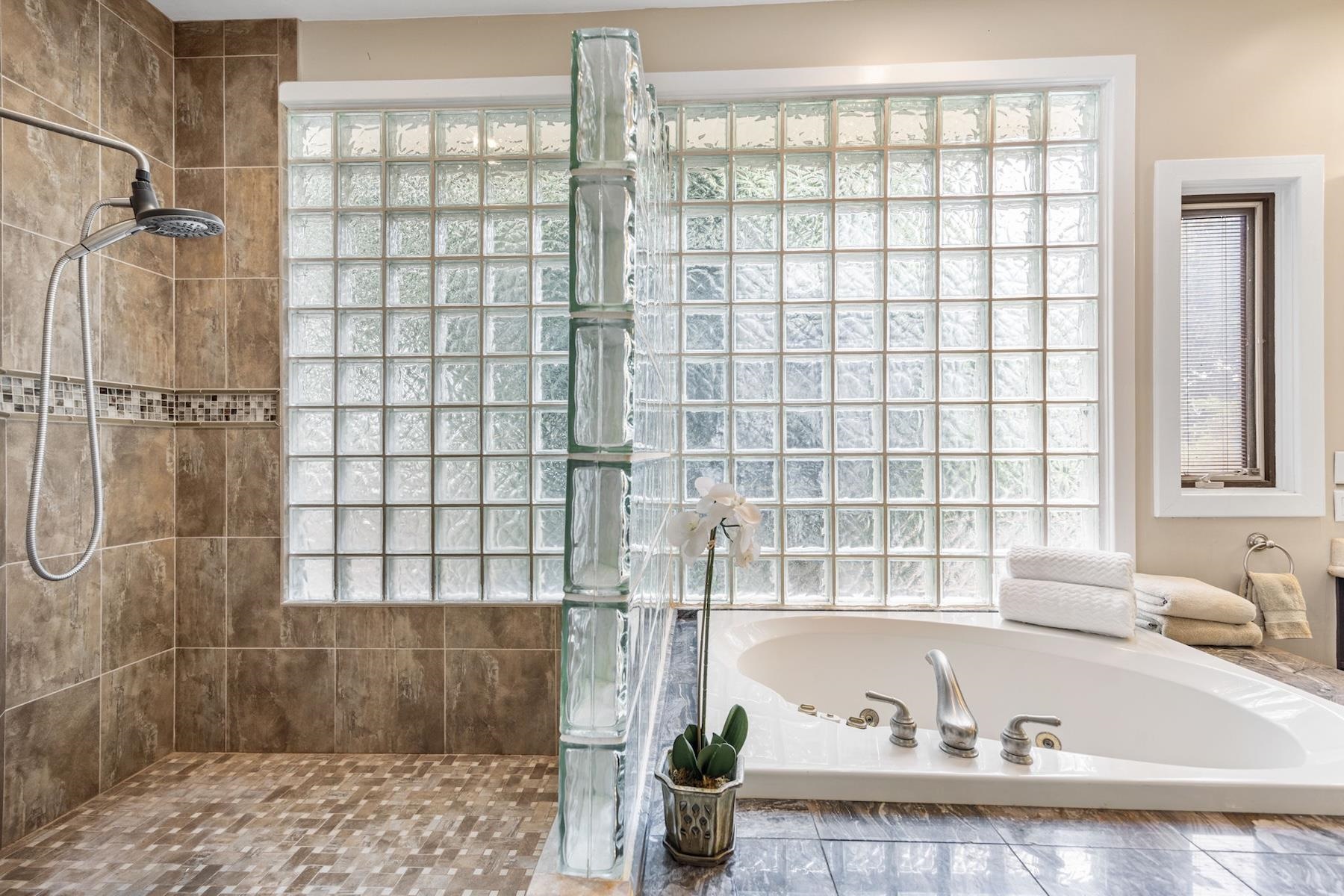 1520  Kilinoe Pl , Wailuku home - photo 11 of 50