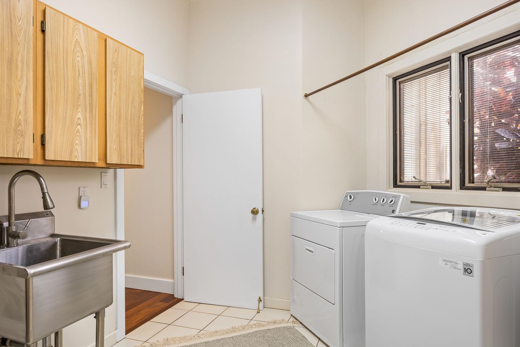 1520  Kilinoe Pl , Wailuku home - photo 15 of 50