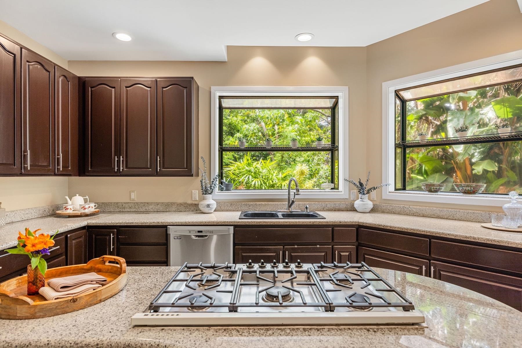 1520  Kilinoe Pl , Wailuku home - photo 19 of 50