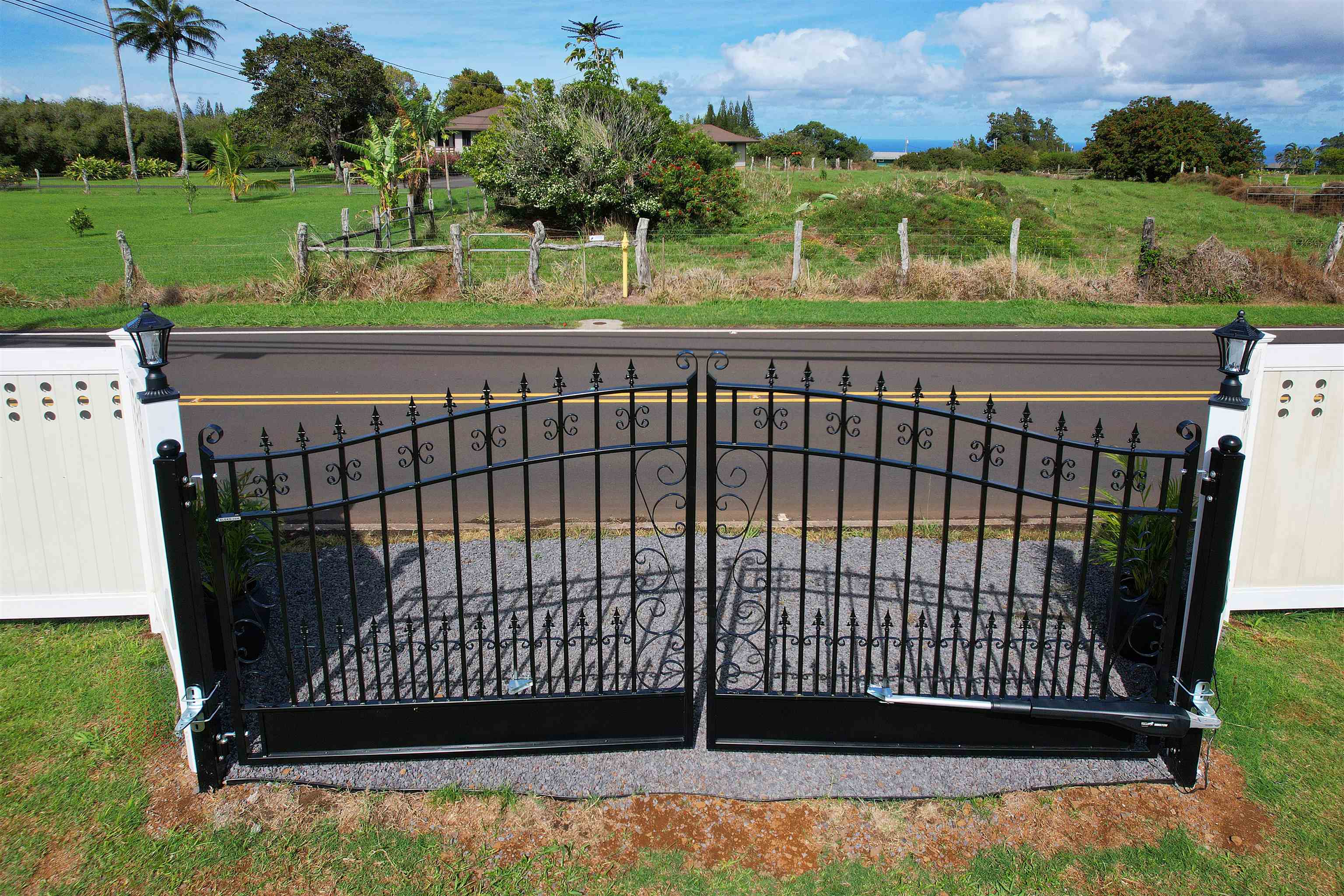 1525  Kaupakalua Rd Haiku,  home - photo 1 of 48