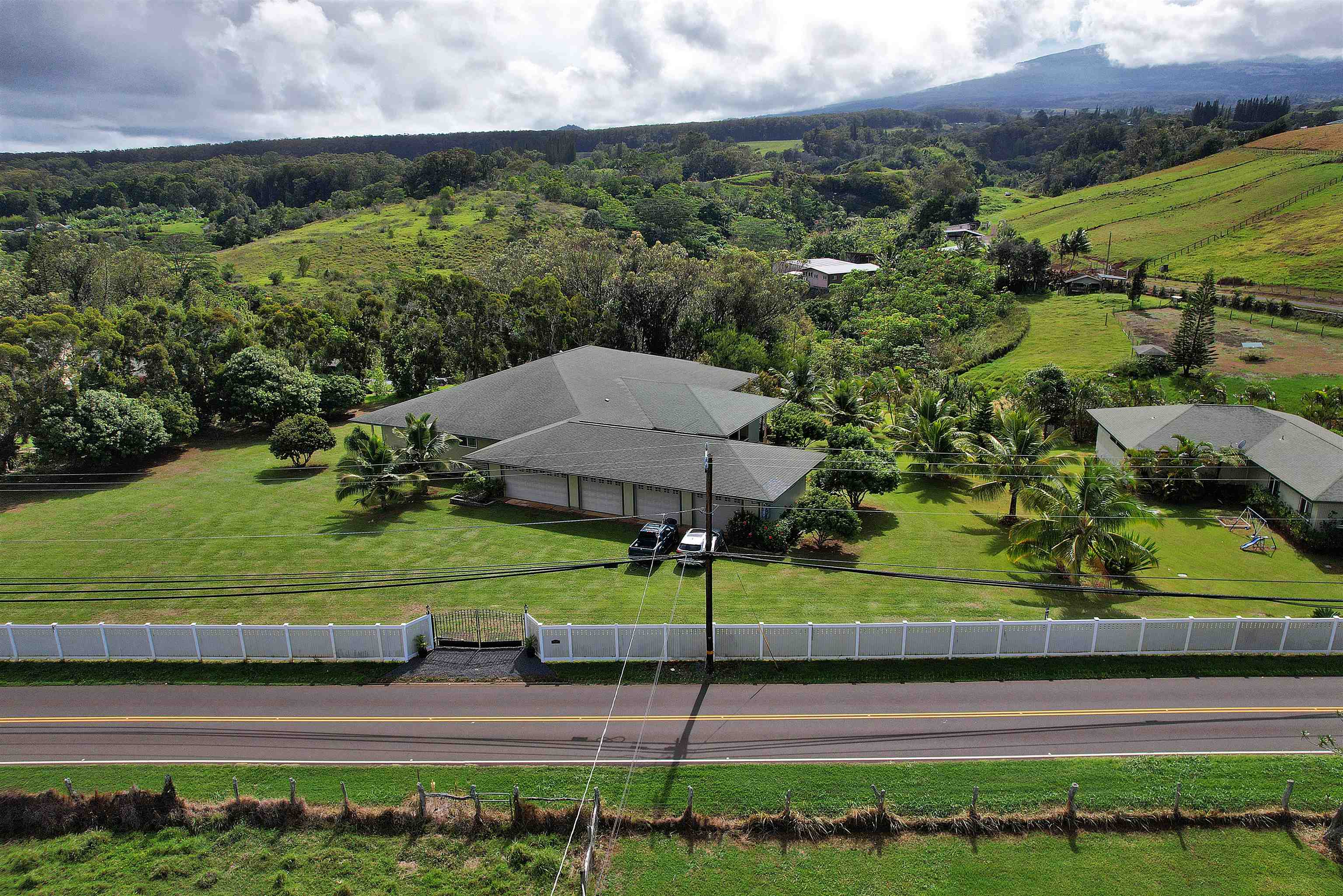 1525  Kaupakalua Rd Haiku, Haiku home - photo 41 of 48