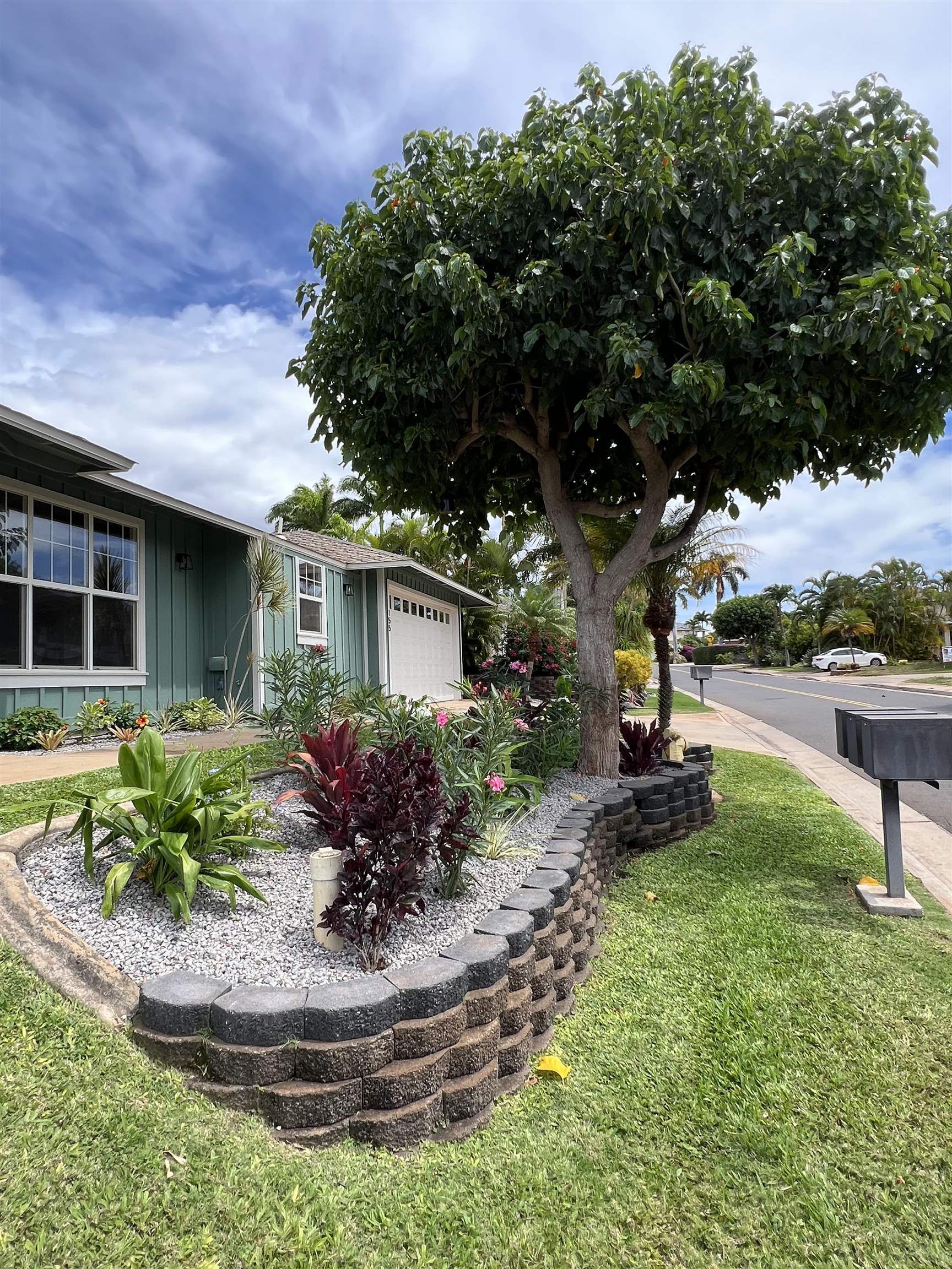 155  Kuli Puu St South Kihei, Kihei home - photo 2 of 50