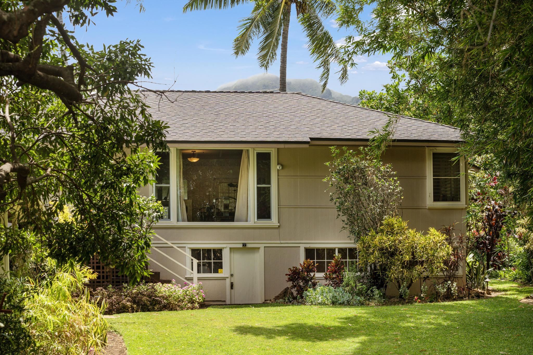 156  Central Ave Wailuku Town, Wailuku home - photo 3 of 42