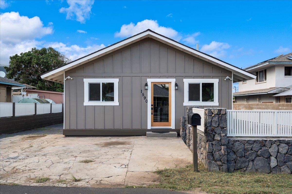 1590  Ono St , Wailuku home - photo 2 of 27