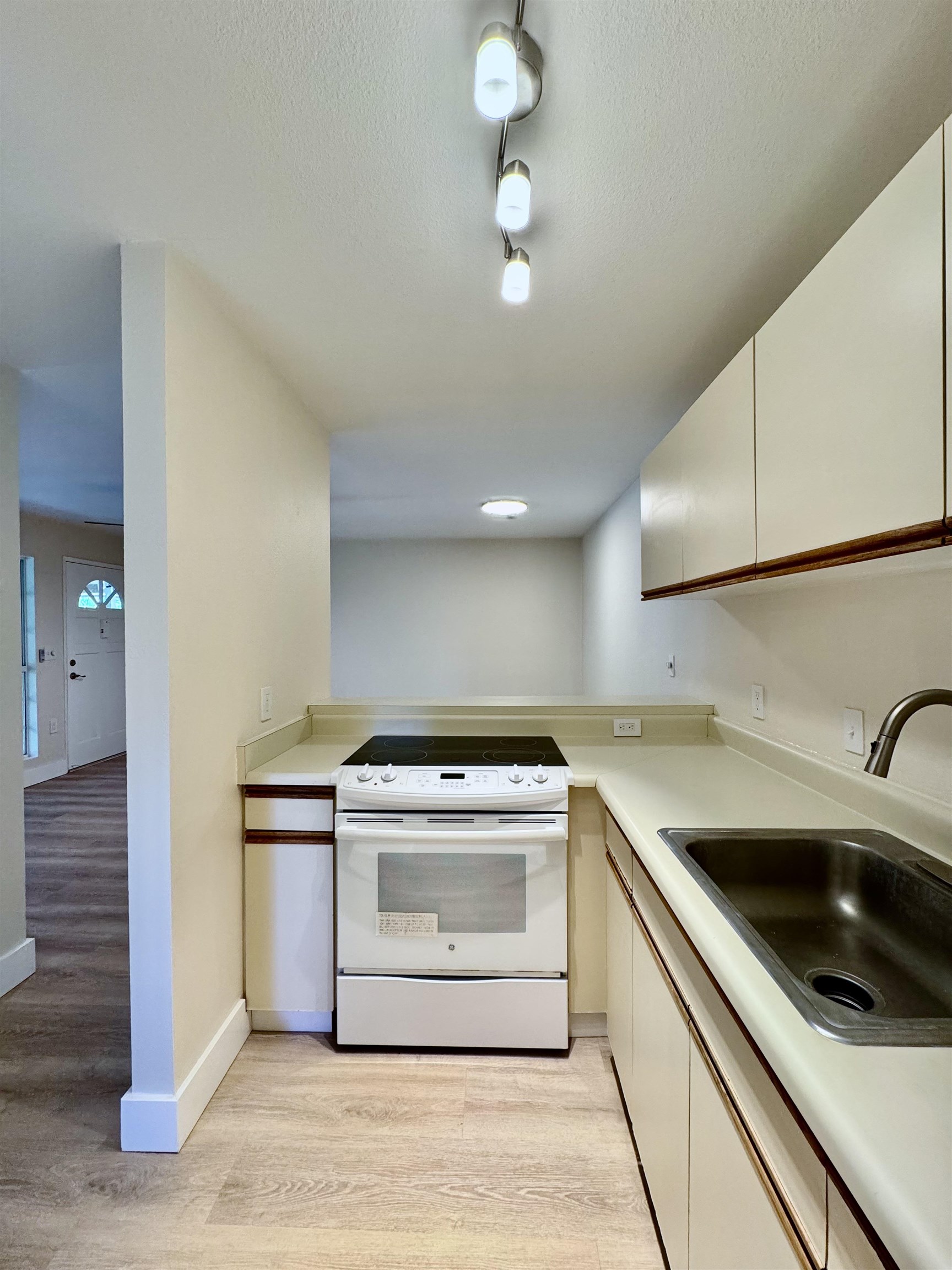 Keonekai Villages condo # 13-208, Kihei, Hawaii - photo 8 of 21