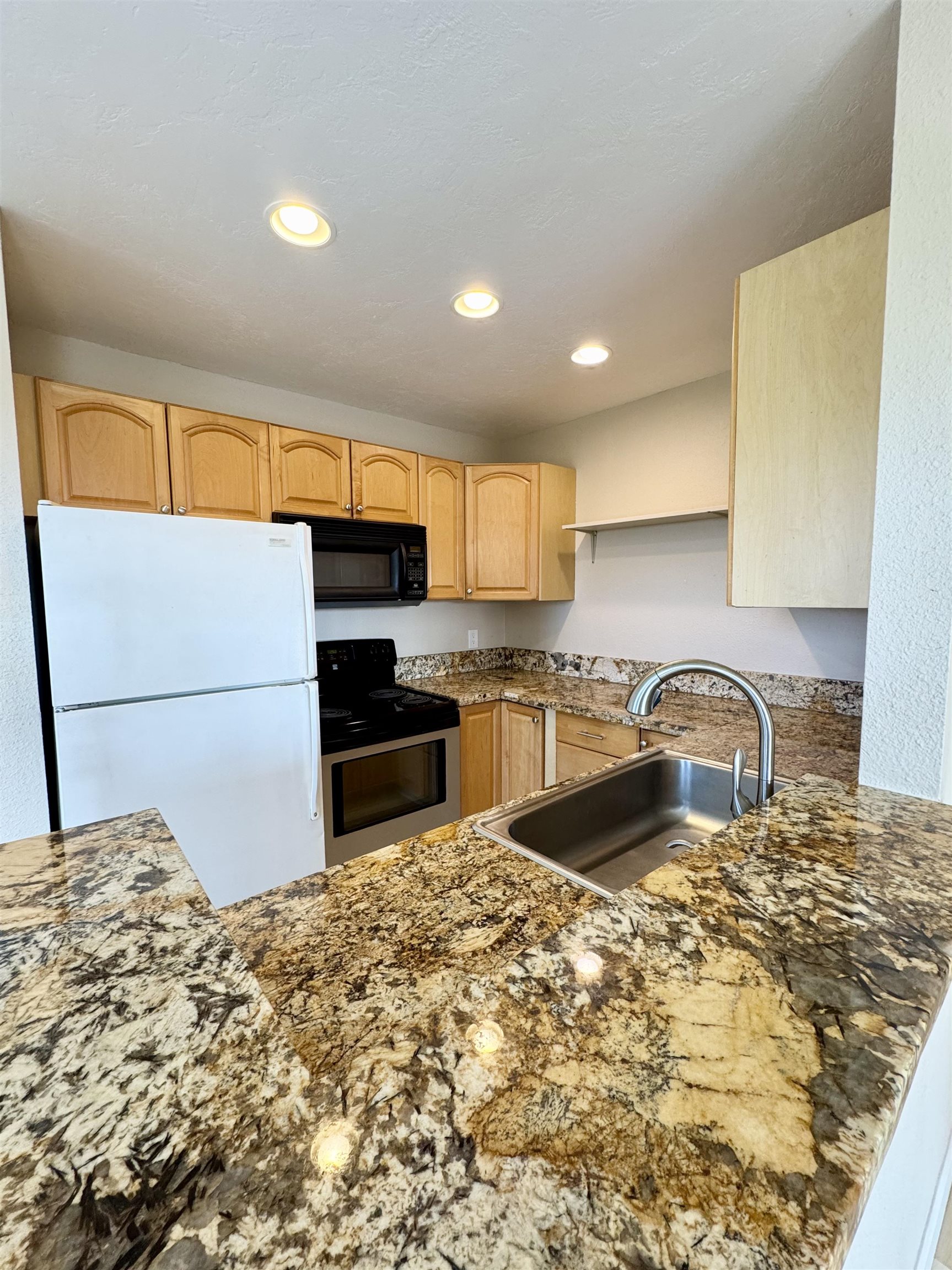 Keonekai Villages condo # 18-201, Kihei, Hawaii - photo 5 of 24