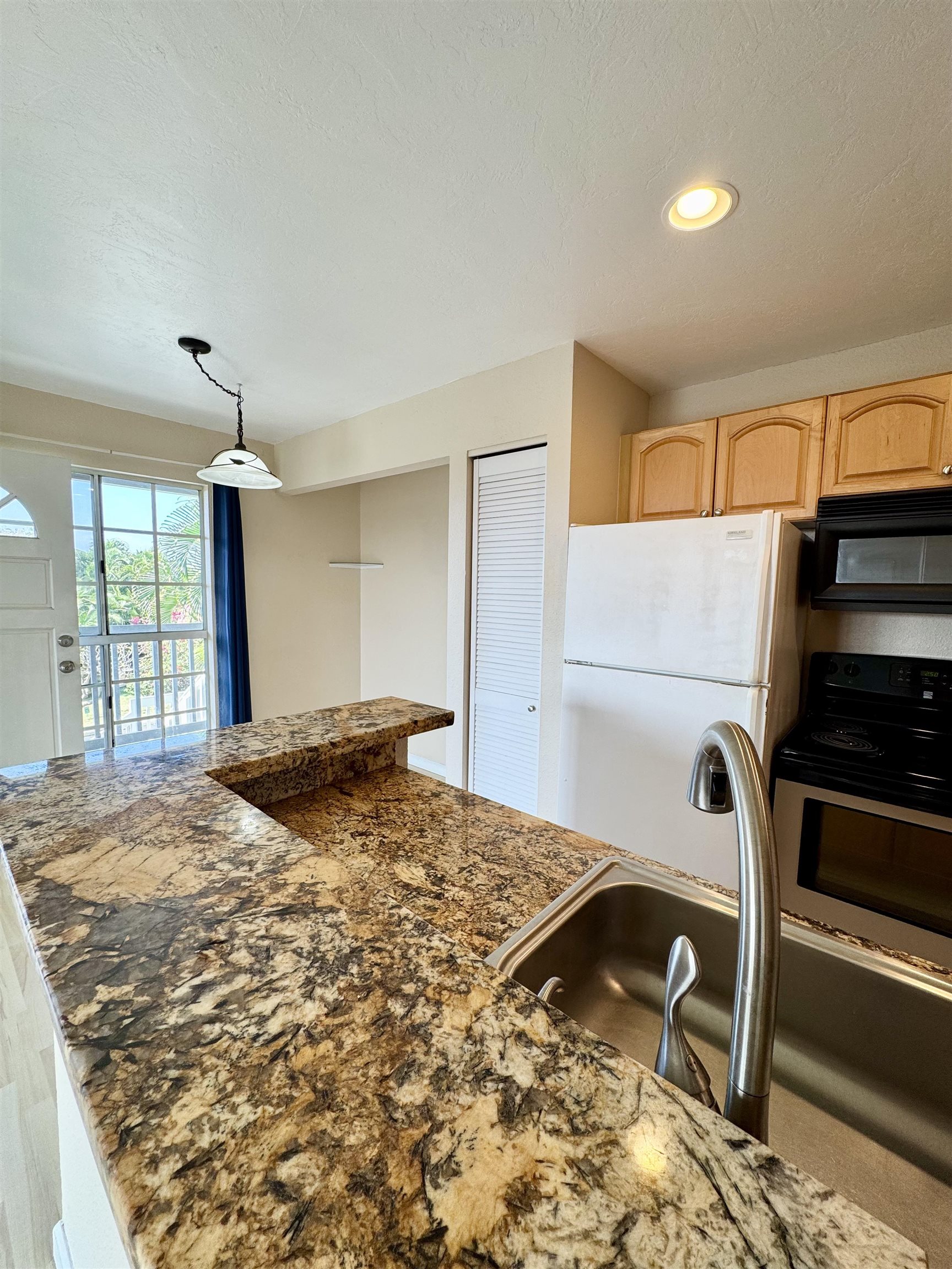 Keonekai Villages condo # 18-201, Kihei, Hawaii - photo 6 of 24