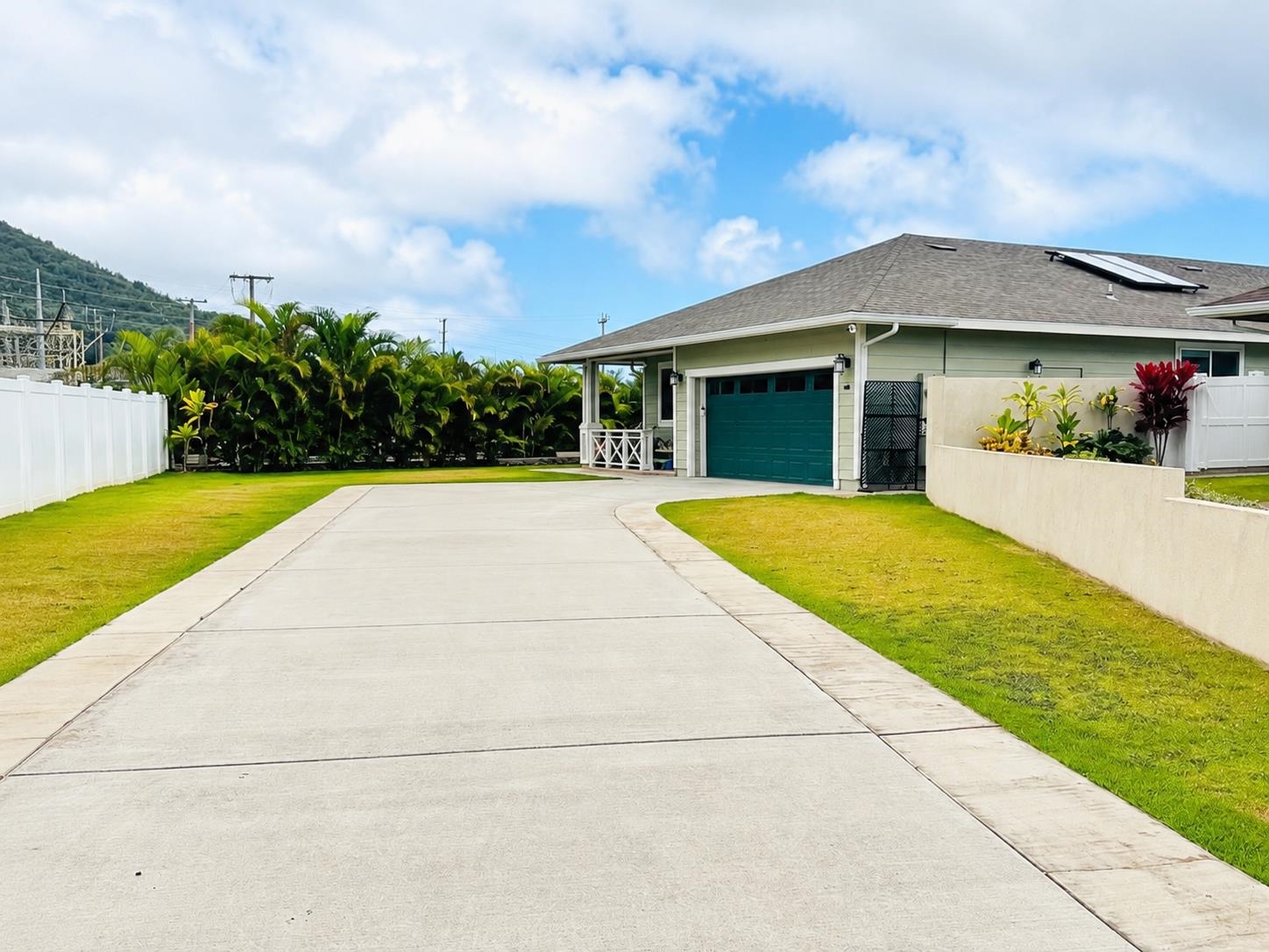 160  Kilioopu St , Wailuku home - photo 2 of 49