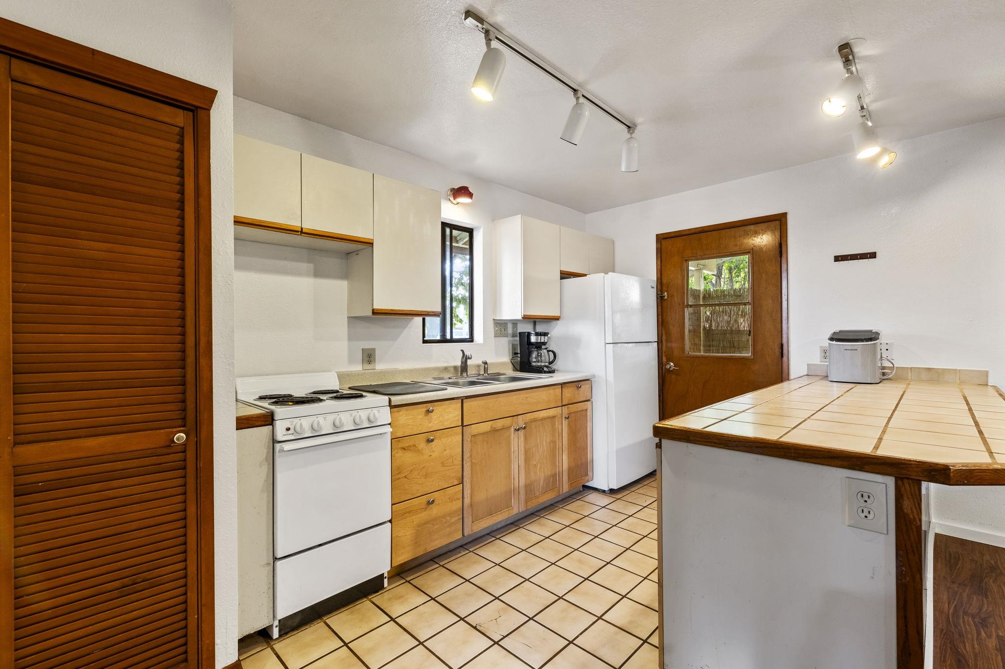 1606  Kihei Rd , Kihei home - photo 5 of 50